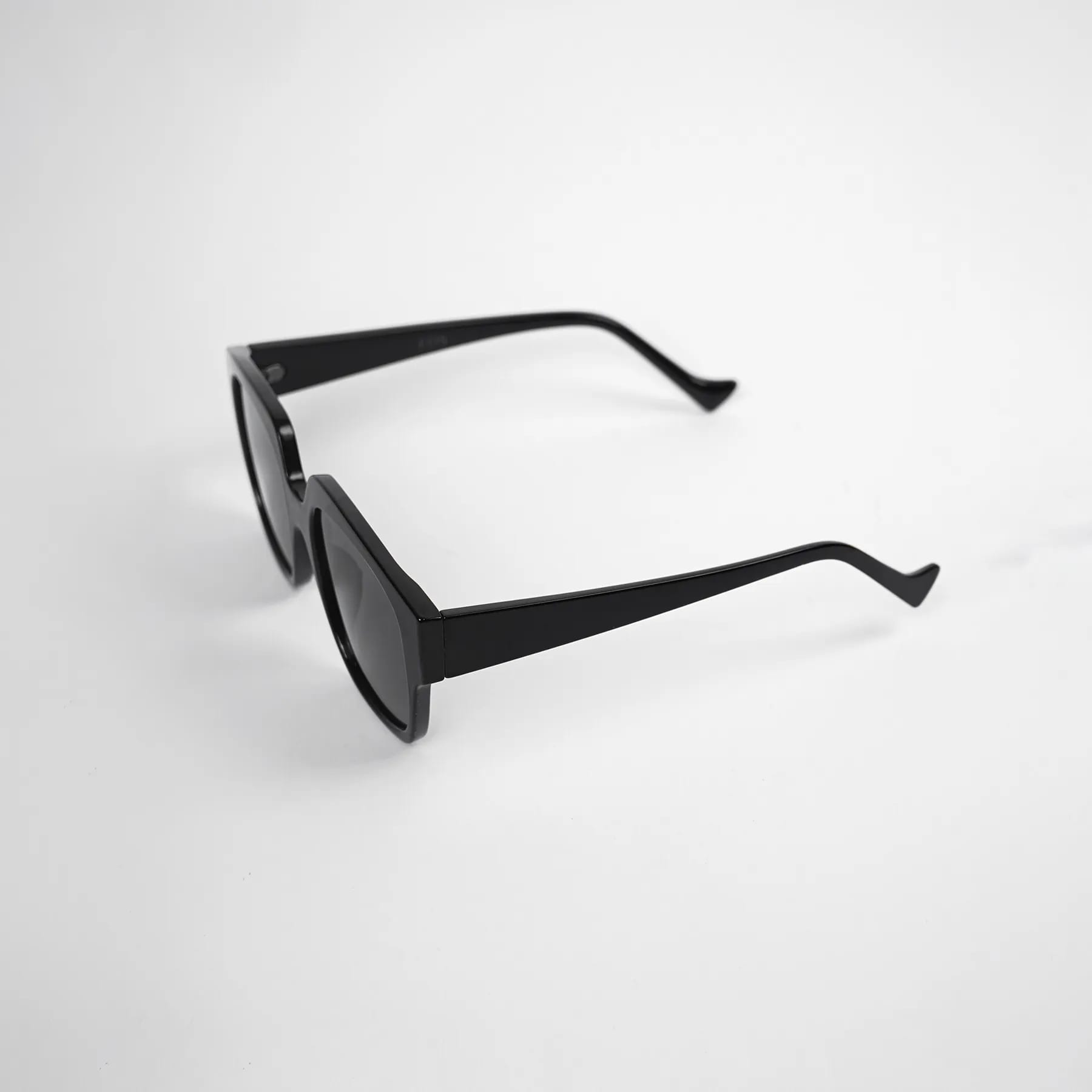 Gafas de sol Negras Asimetricas - imagen 2