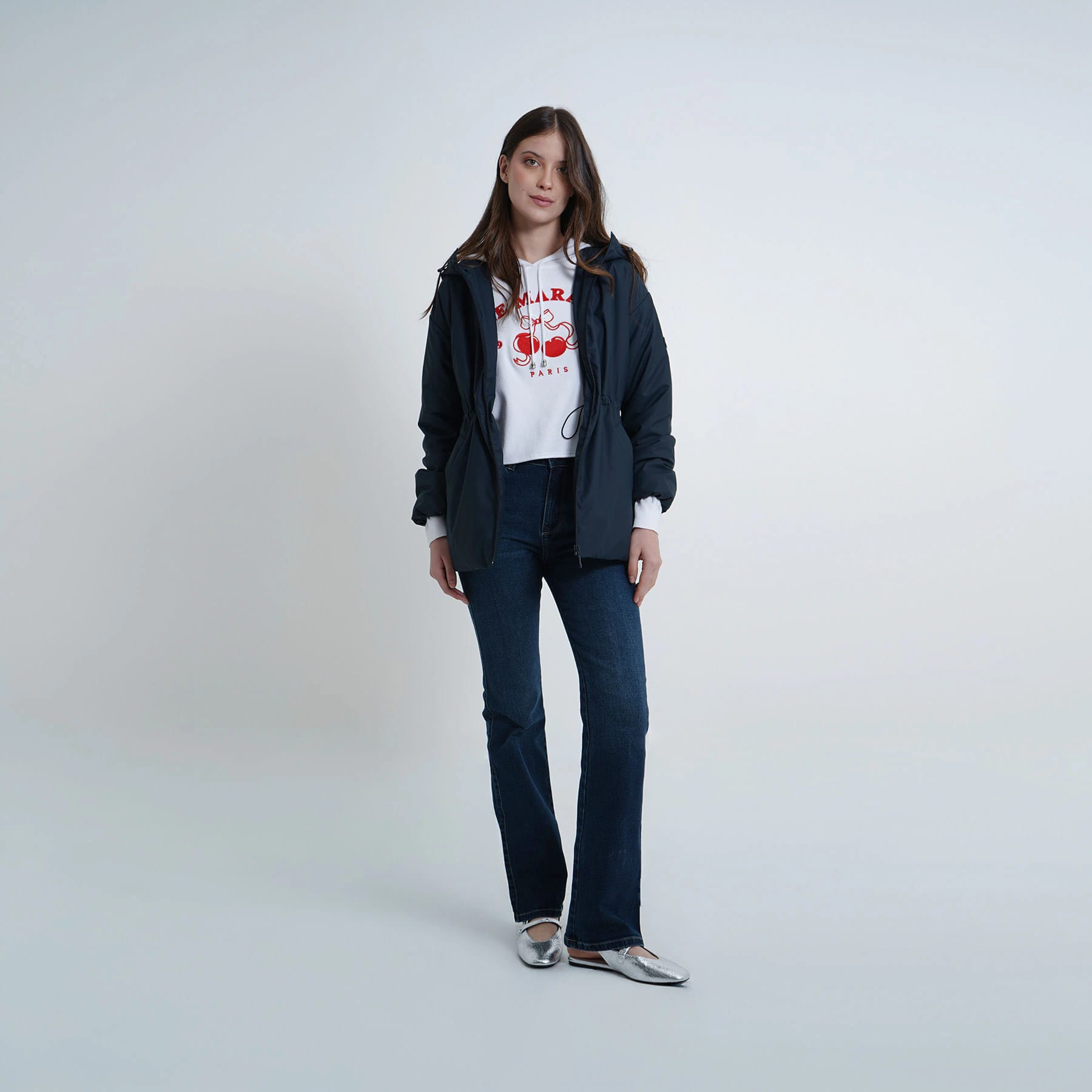 Chaqueta acolchada con capucha y ajuste en cintura - imagen 9