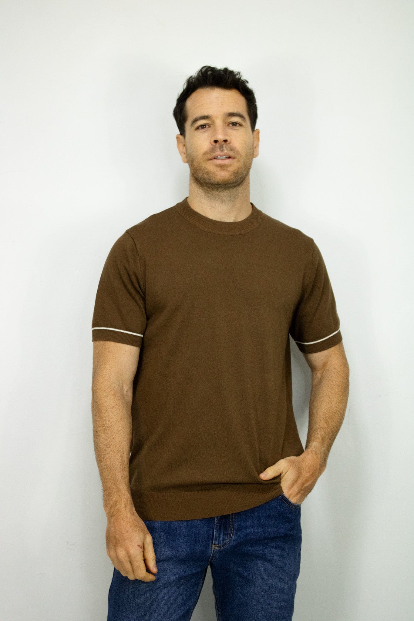 CAMISETA TEJIDA CAFE PARA HOMBRE - imagen 1