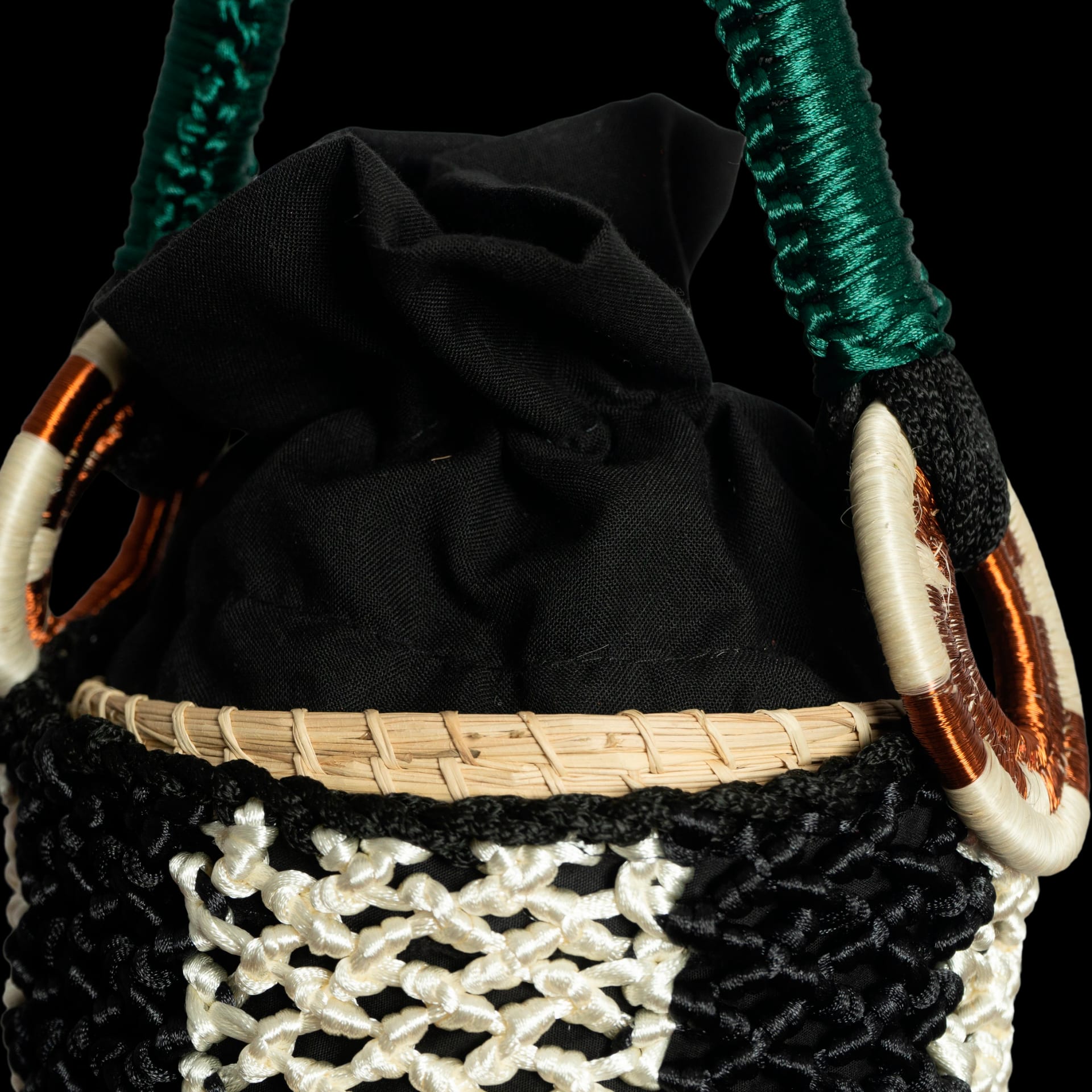 LEAH BUCKET BAG - imagen 4