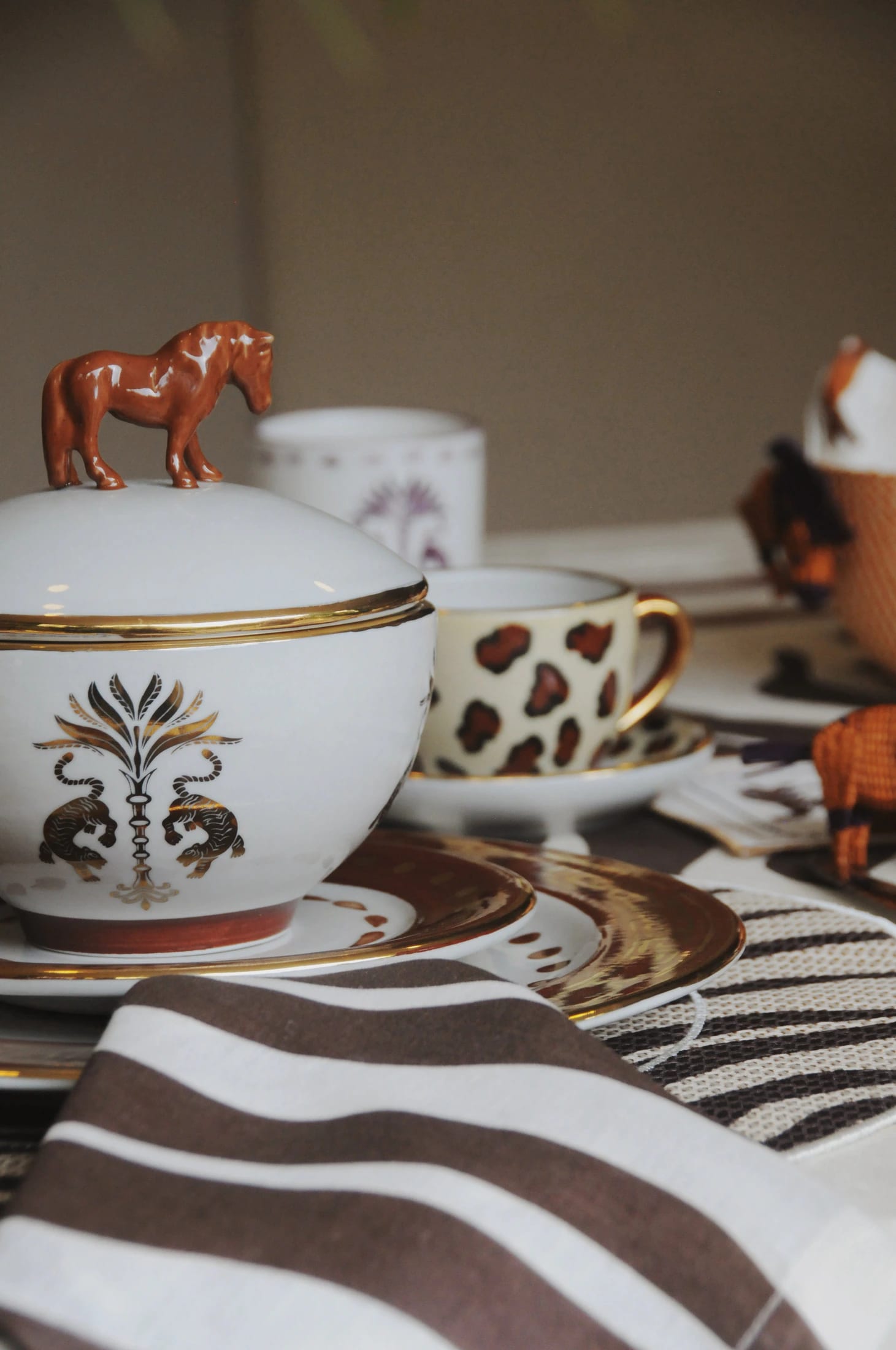 Horse Bowl / Chocolate & Gold - imagen 5