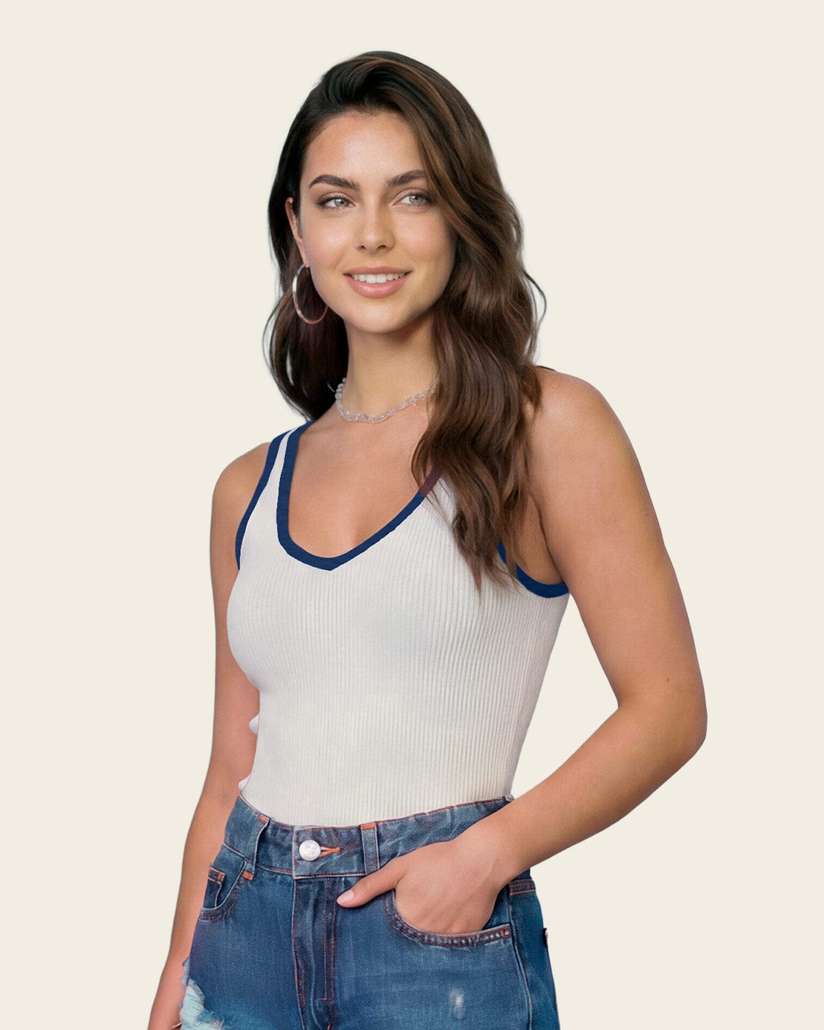Body con detalles en contraste en escote y sisa - imagen 1
