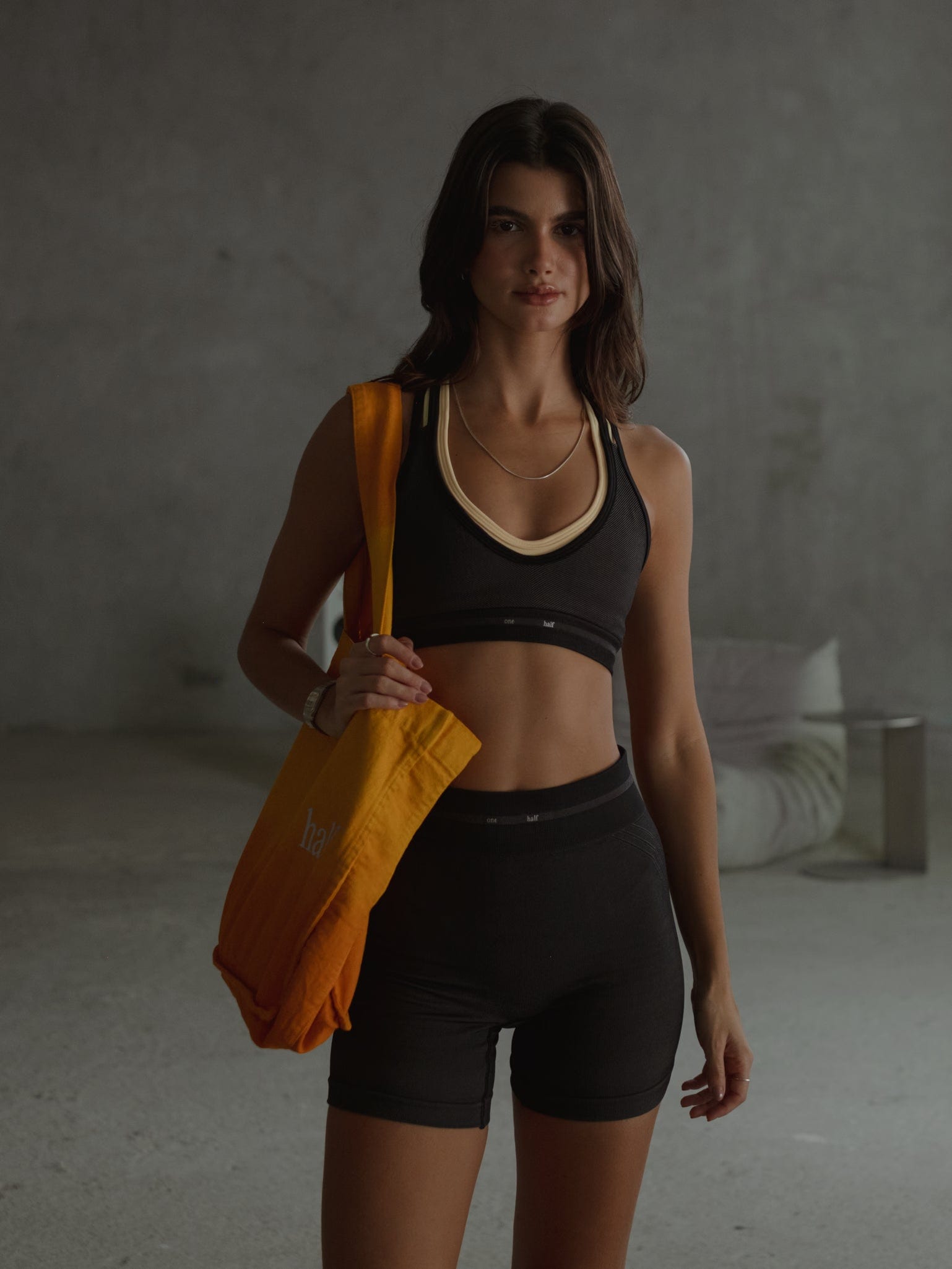 TWIST BACK LINES SEAMLESS TOP - SHADOW UNDERTONE - imagen 6