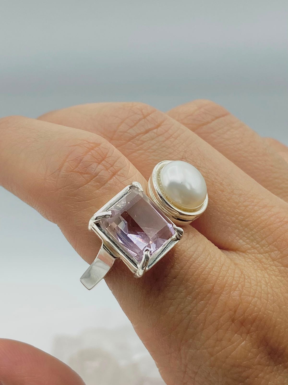 Anillo Doble Ametrino y perla Colección Armonía Dual - imagen 2