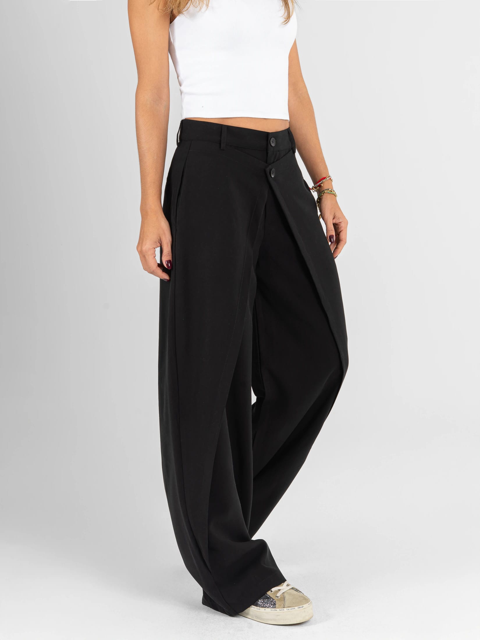 Ref: 0620549 Pantalón wide leg, tejido plano liviano, tiro alto, detalle delantero, tono negro - imagen 4