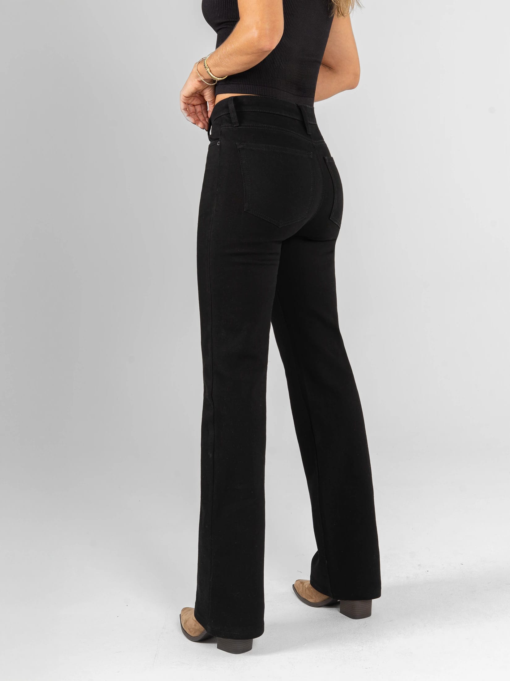 Ref: 066194 Pantalón straight leg stretch, bota recta, tiro alto, tono negro. - imagen 2