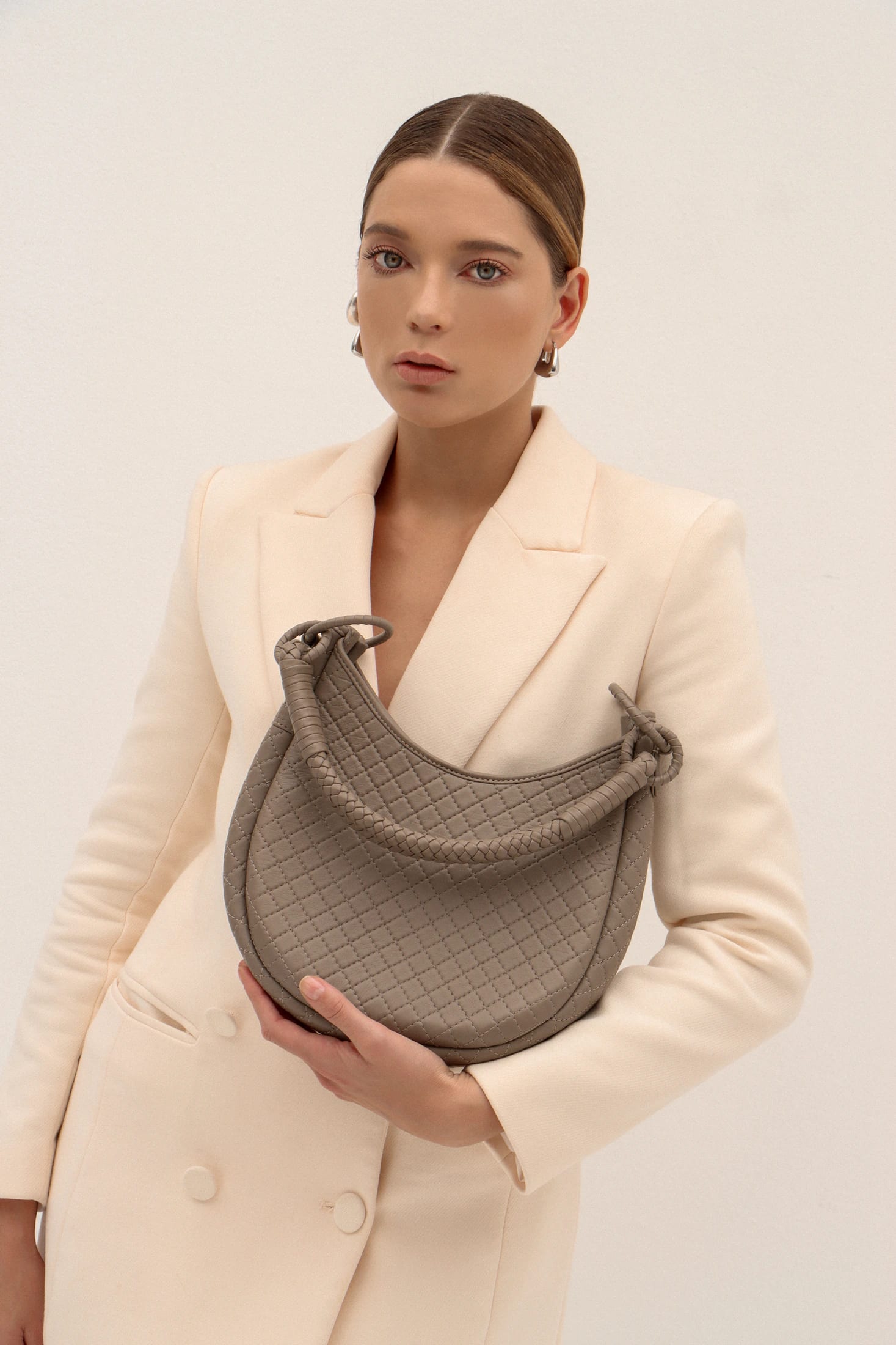 Saddle Shoulder Bag, Taupe - imagen 2