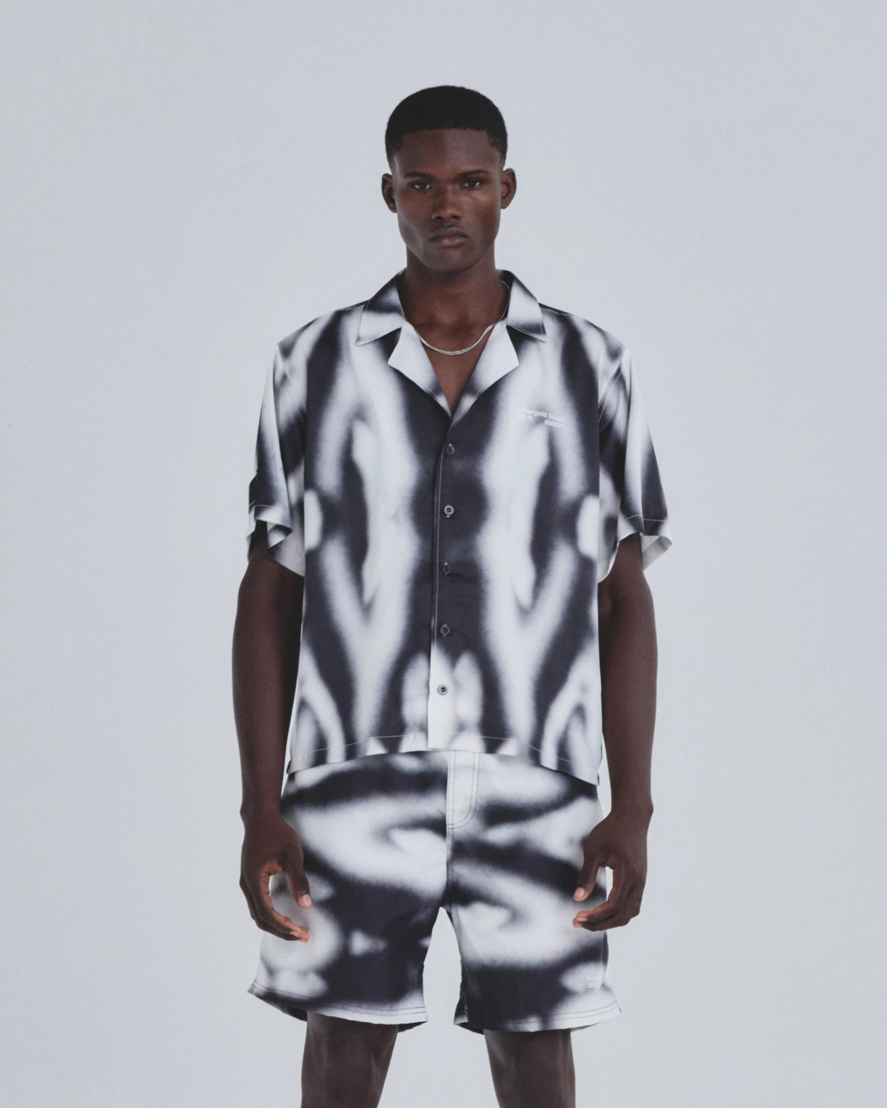 Basics Undergold Studio Silk Shirt Blur Pattern - imagen 2