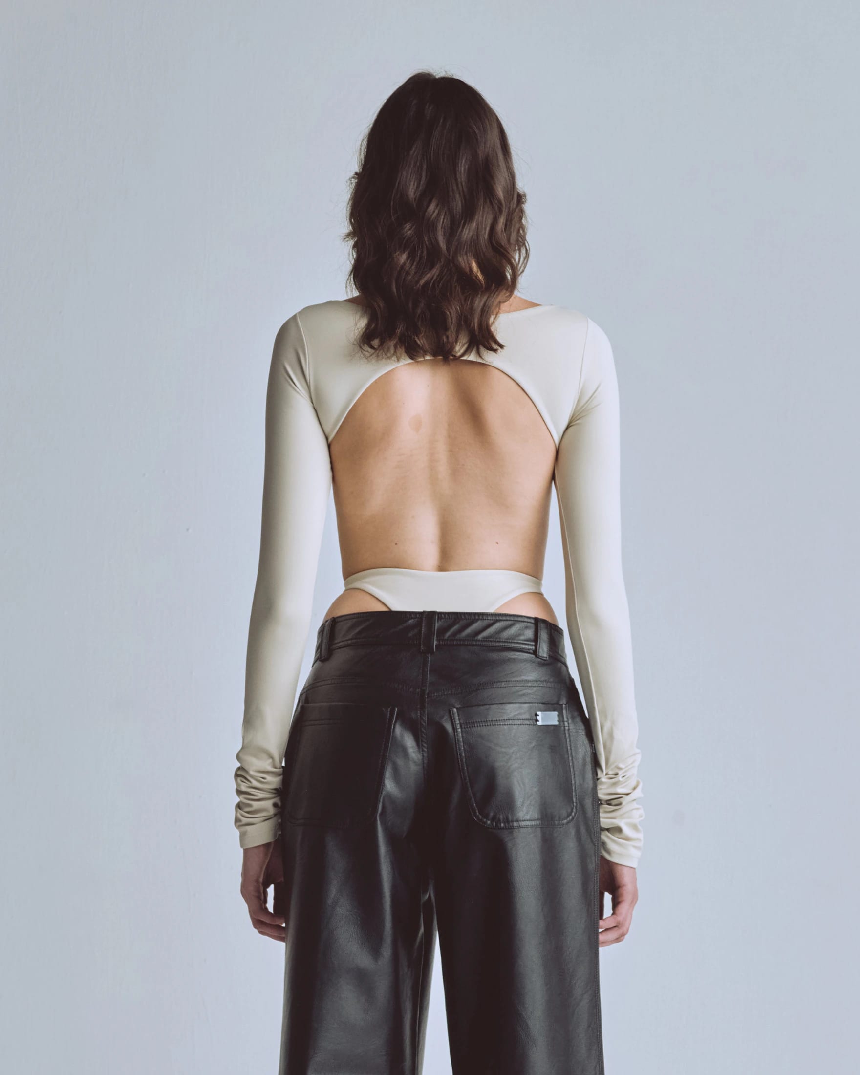 Basics Undergold Studio Backless Long Sleeve Body Cream - imagen 7