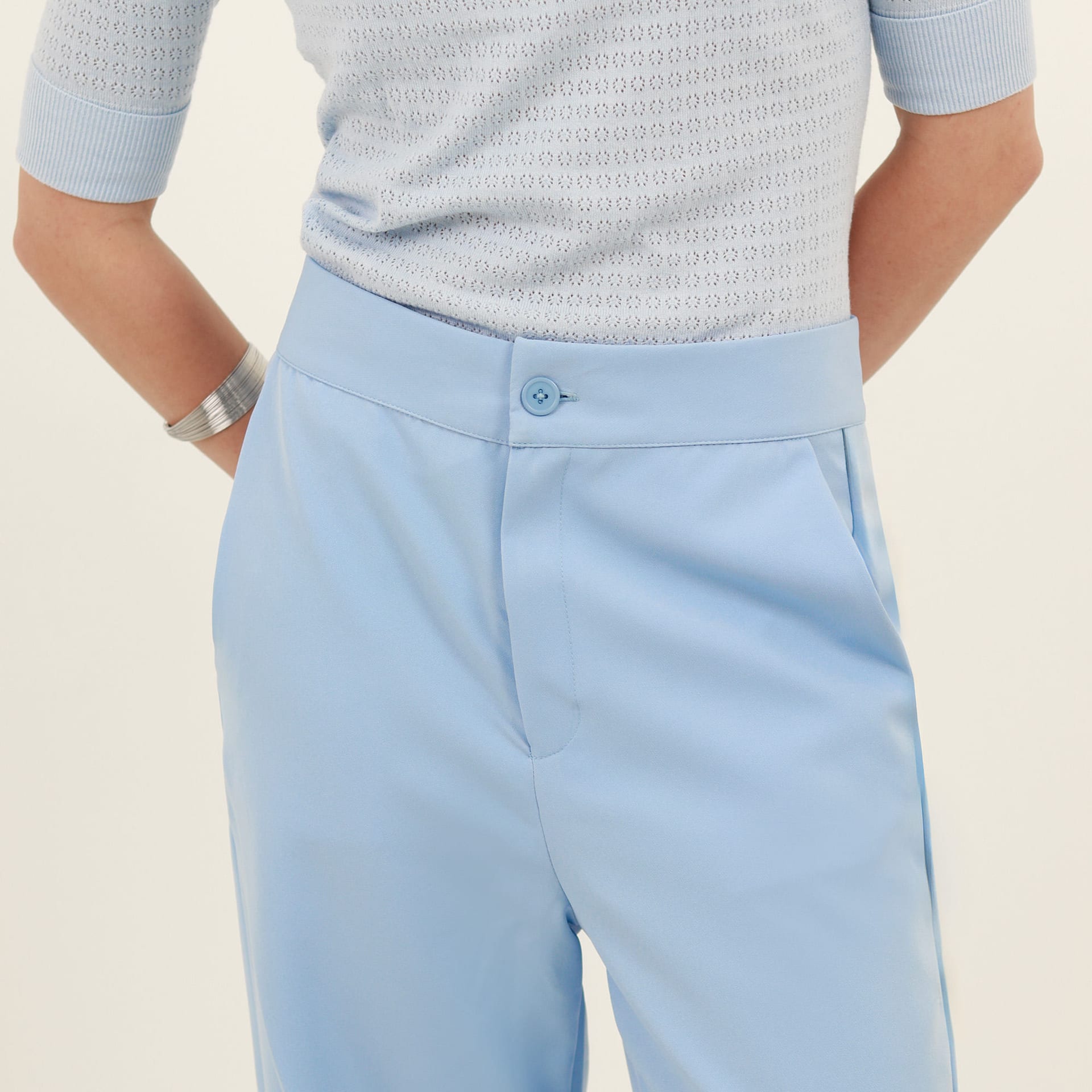 Pantalón bota recta clasico con bolsillos de ribete - imagen 2