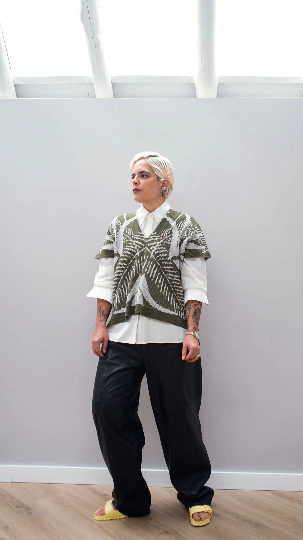 Blusa Palmas - verde militar y gris claro - imagen 6