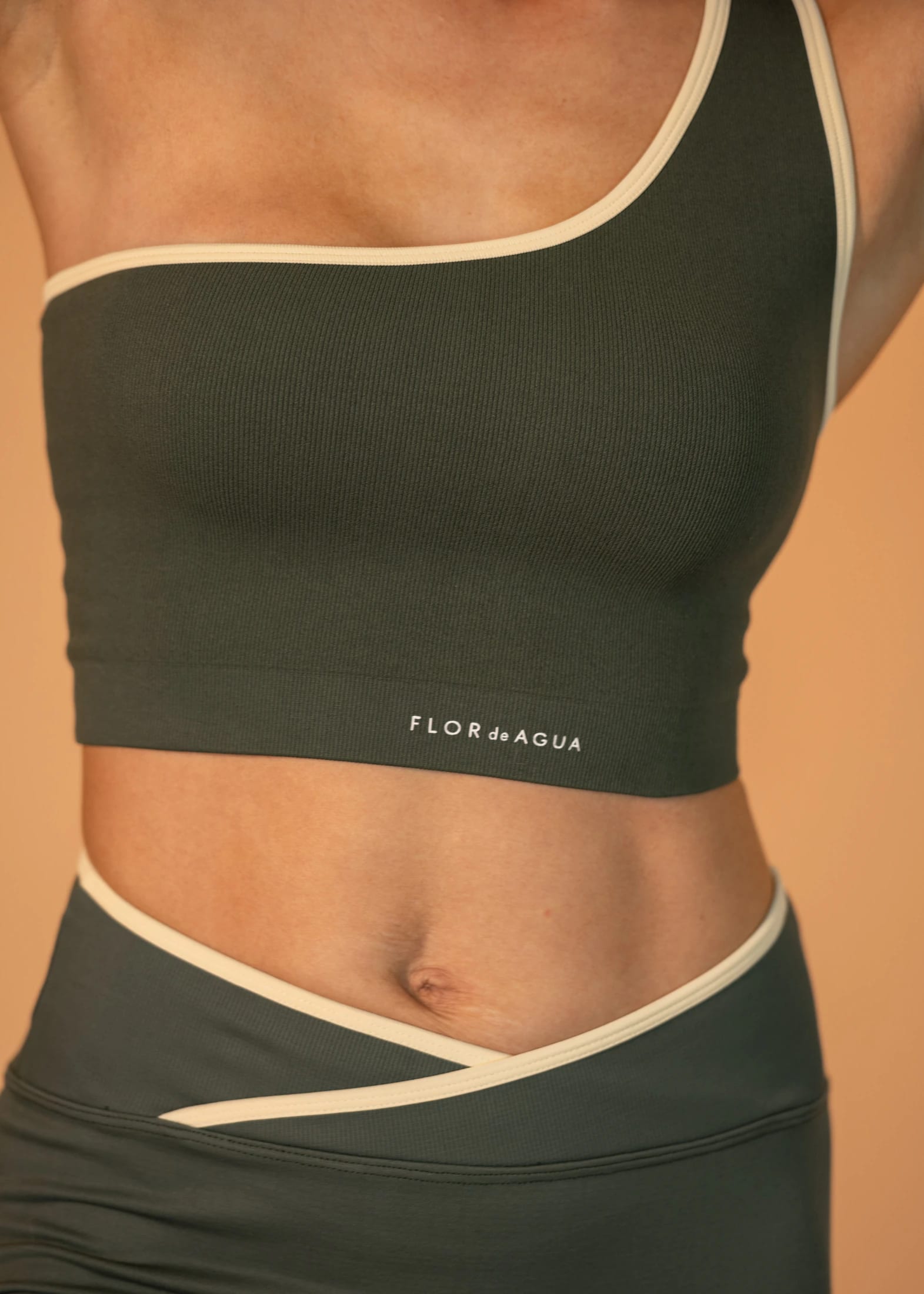 Bra Breathe One Shoulder Verde - imagen 4