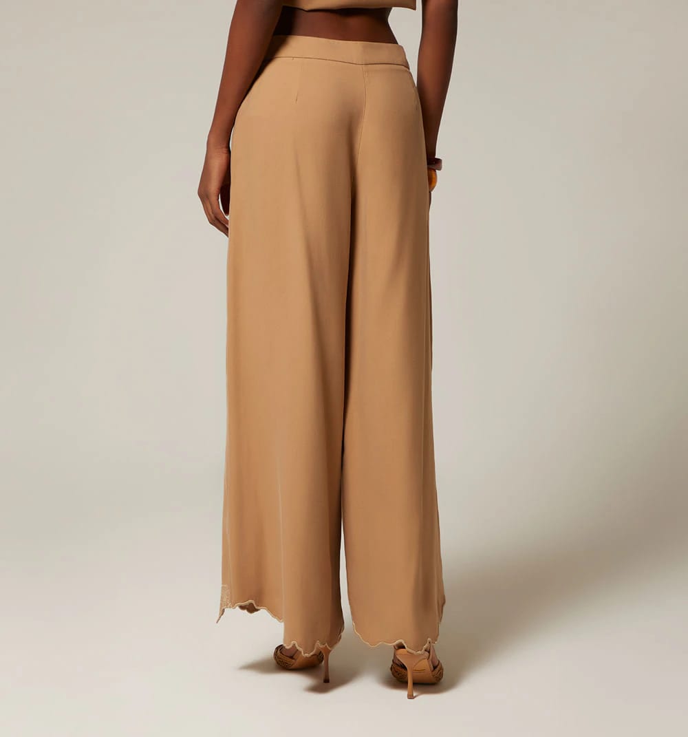 Pantalon capri con bordado - imagen 4