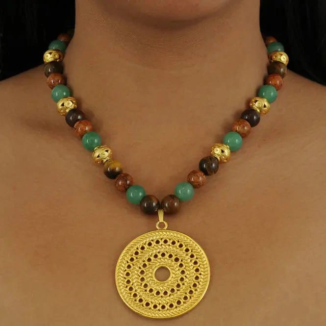 Collar Piedra Semipreciosa Ojo de Tigre, Aventurina, Fossil marrón y Dije Grande Pectoral Solar Muisca - imagen 2