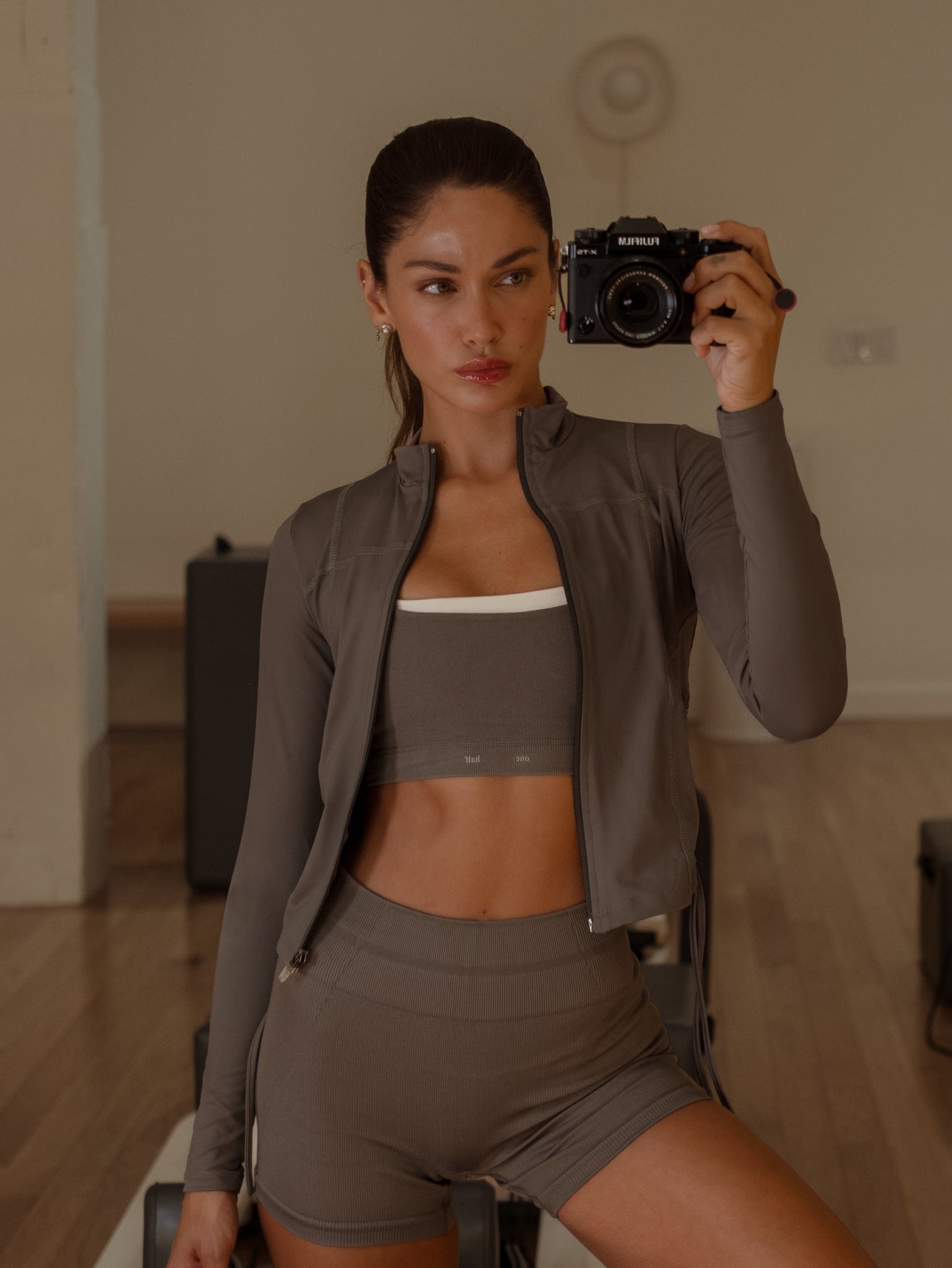 PULSE STRAP SEAMLESS TOP - TAUPE - imagen 8