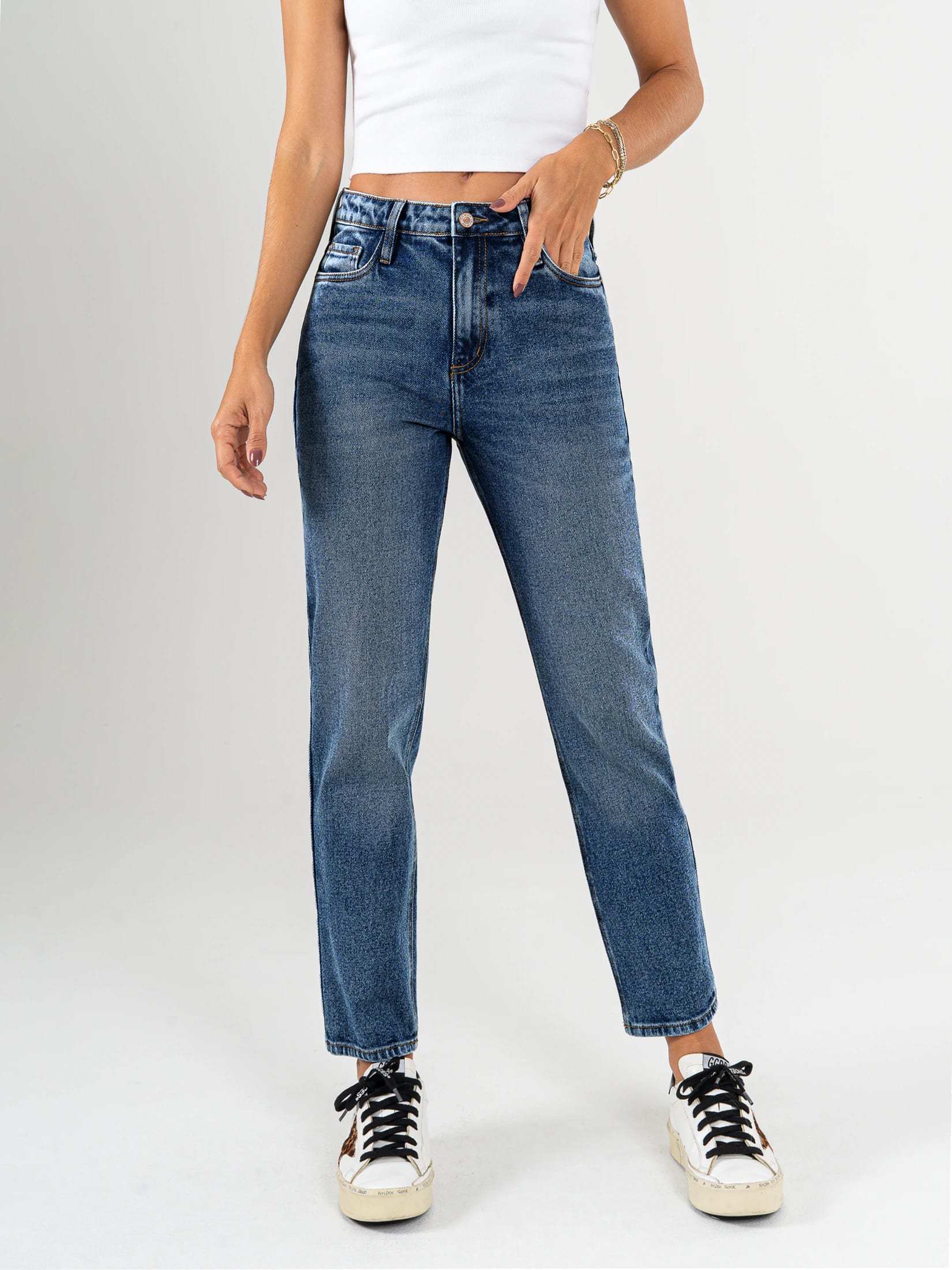 Ref: 065802 Jean Mom fit, slim cropped, stretch, tiro alto, tono azul medio oscuro - imagen 1