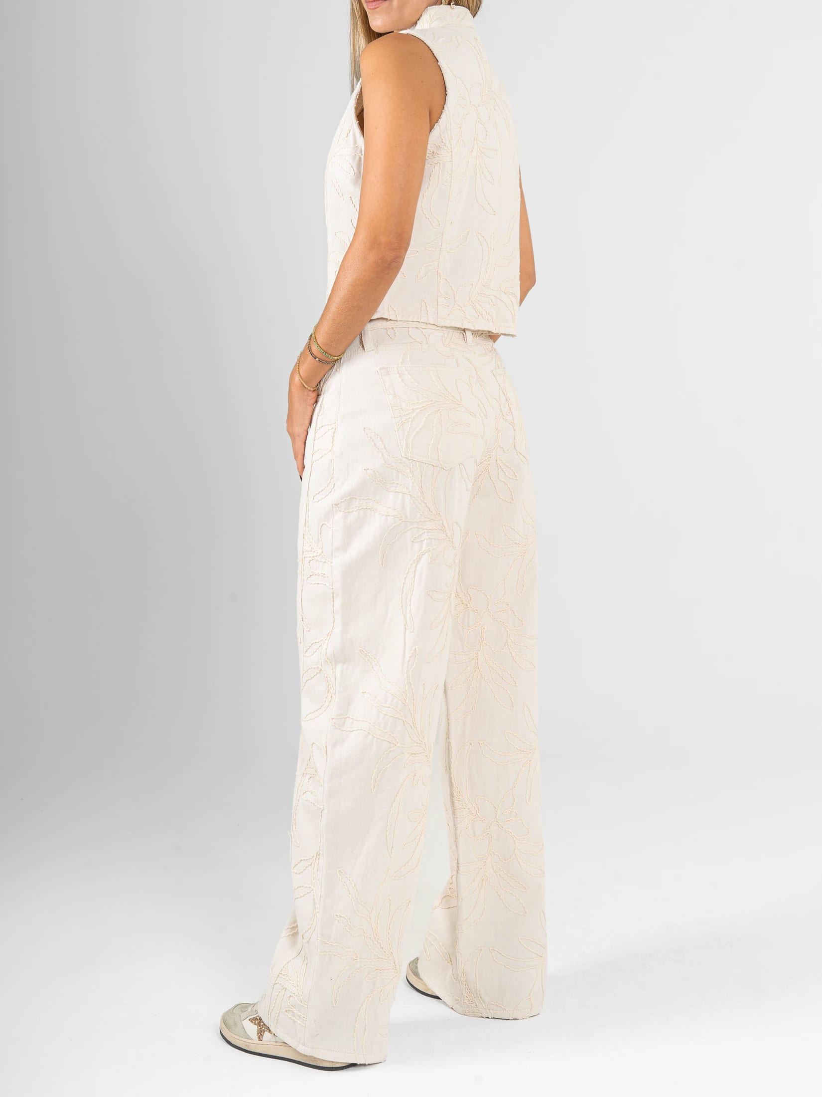 Ref: 0620305 Pantalón wide leg, tiro medio, tela bordada, tono natural - imagen 3