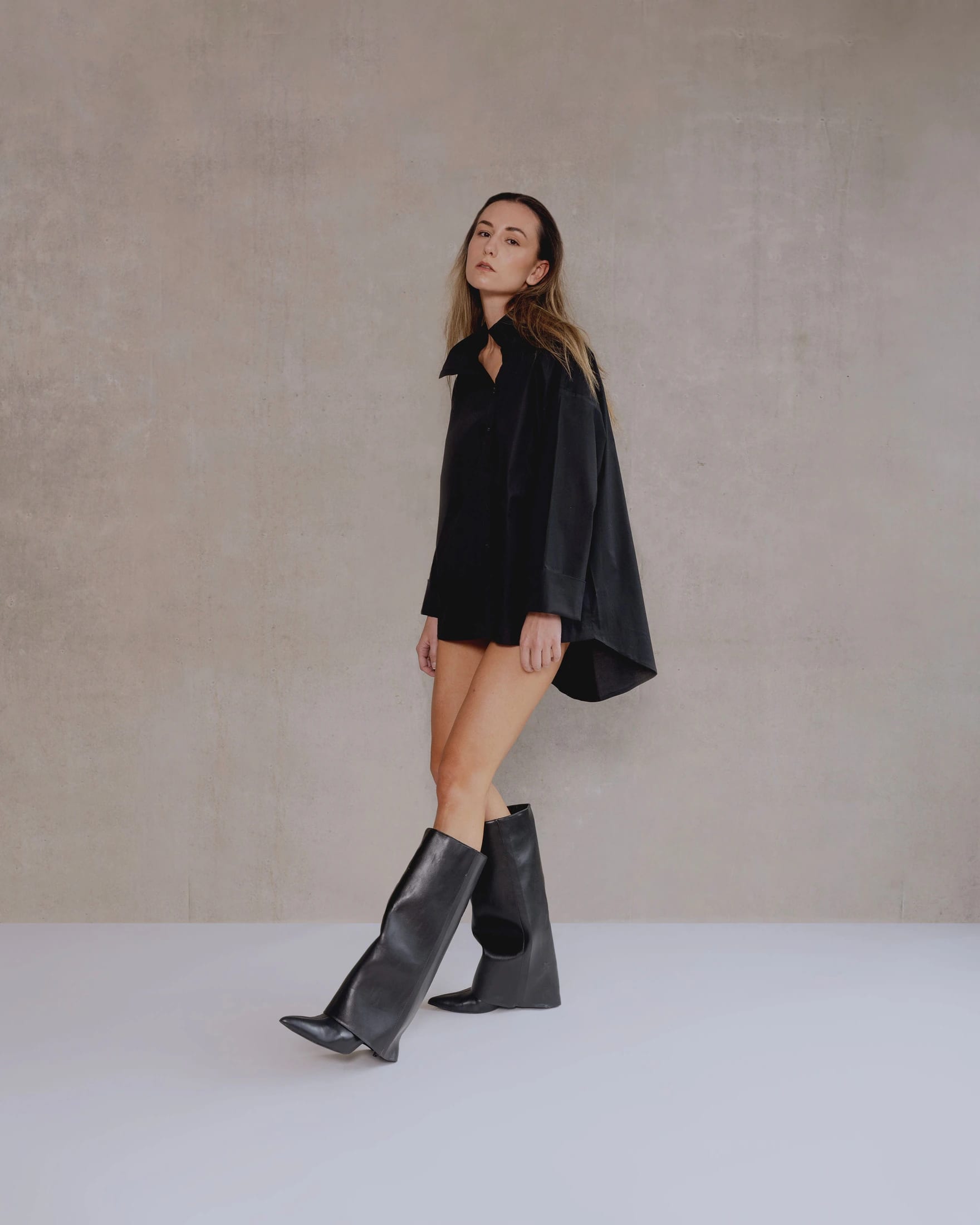Asymmetric Black Shirt - imagen 3