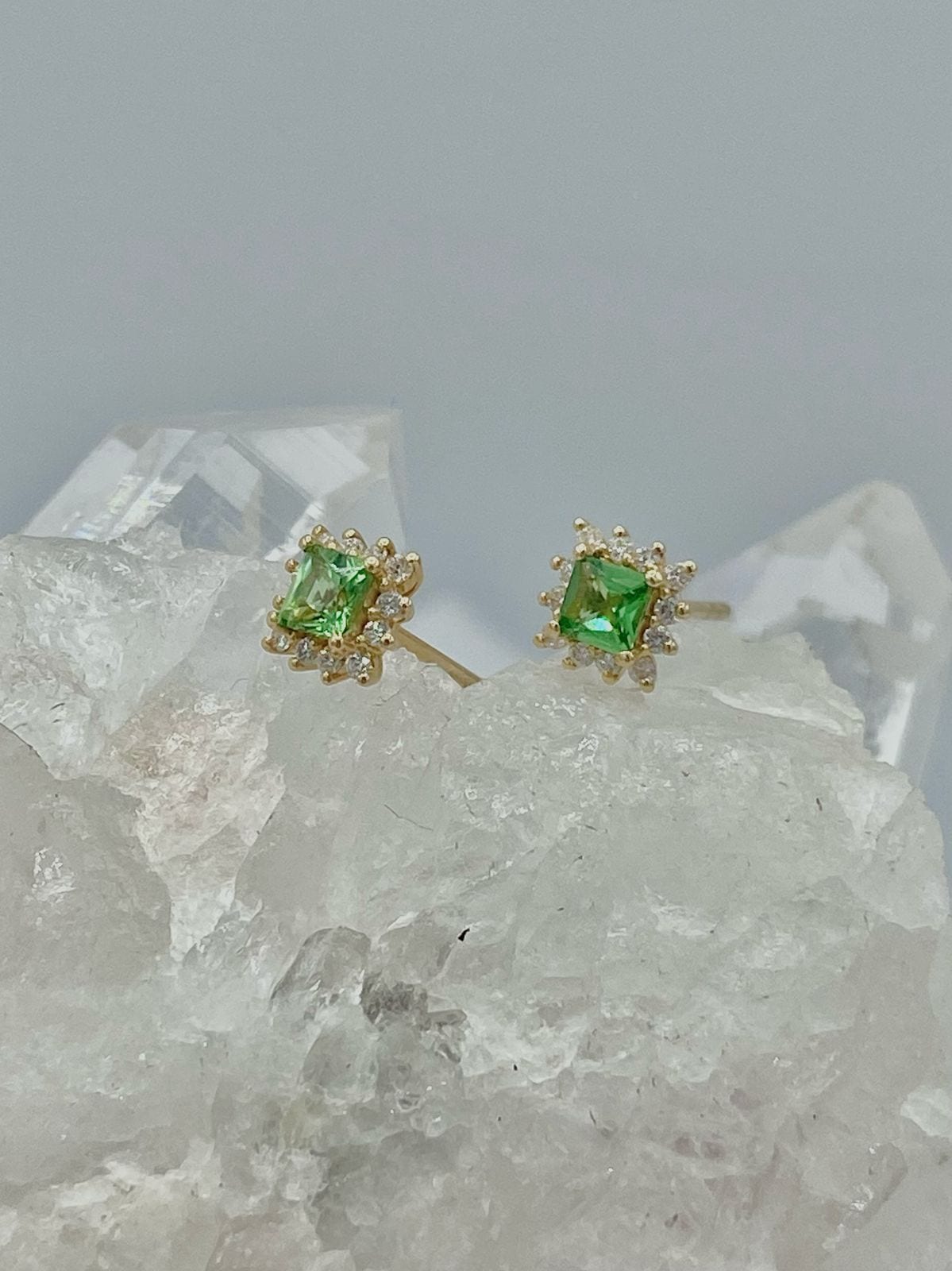 Aretes Tsavorita con Diamantes en Oro Amarillo 18K - imagen 1