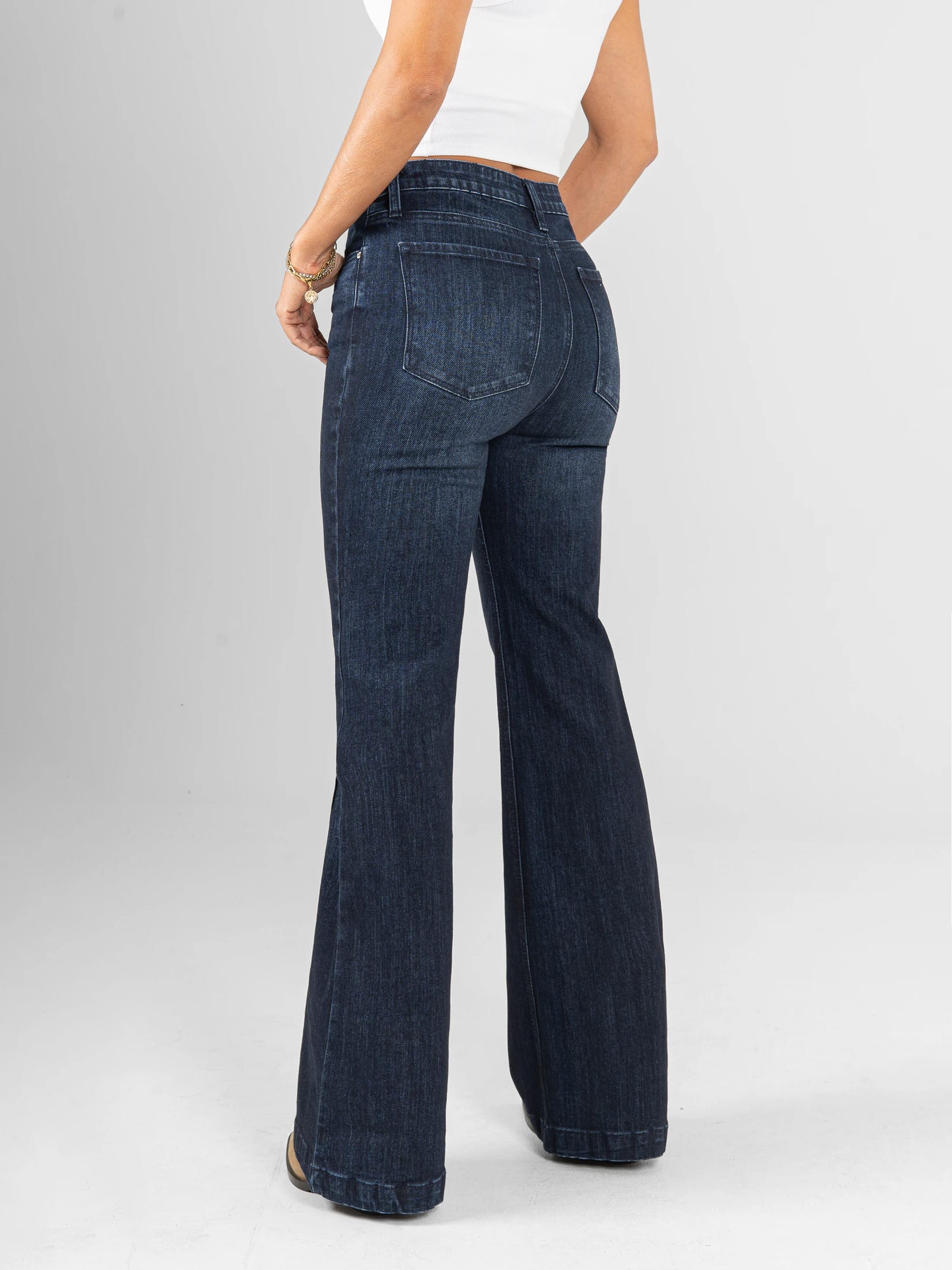 Ref: 066324 Jean flare stretch, bota ancha, tiro alto, con cortes, tono azul oscuro medio - imagen 2