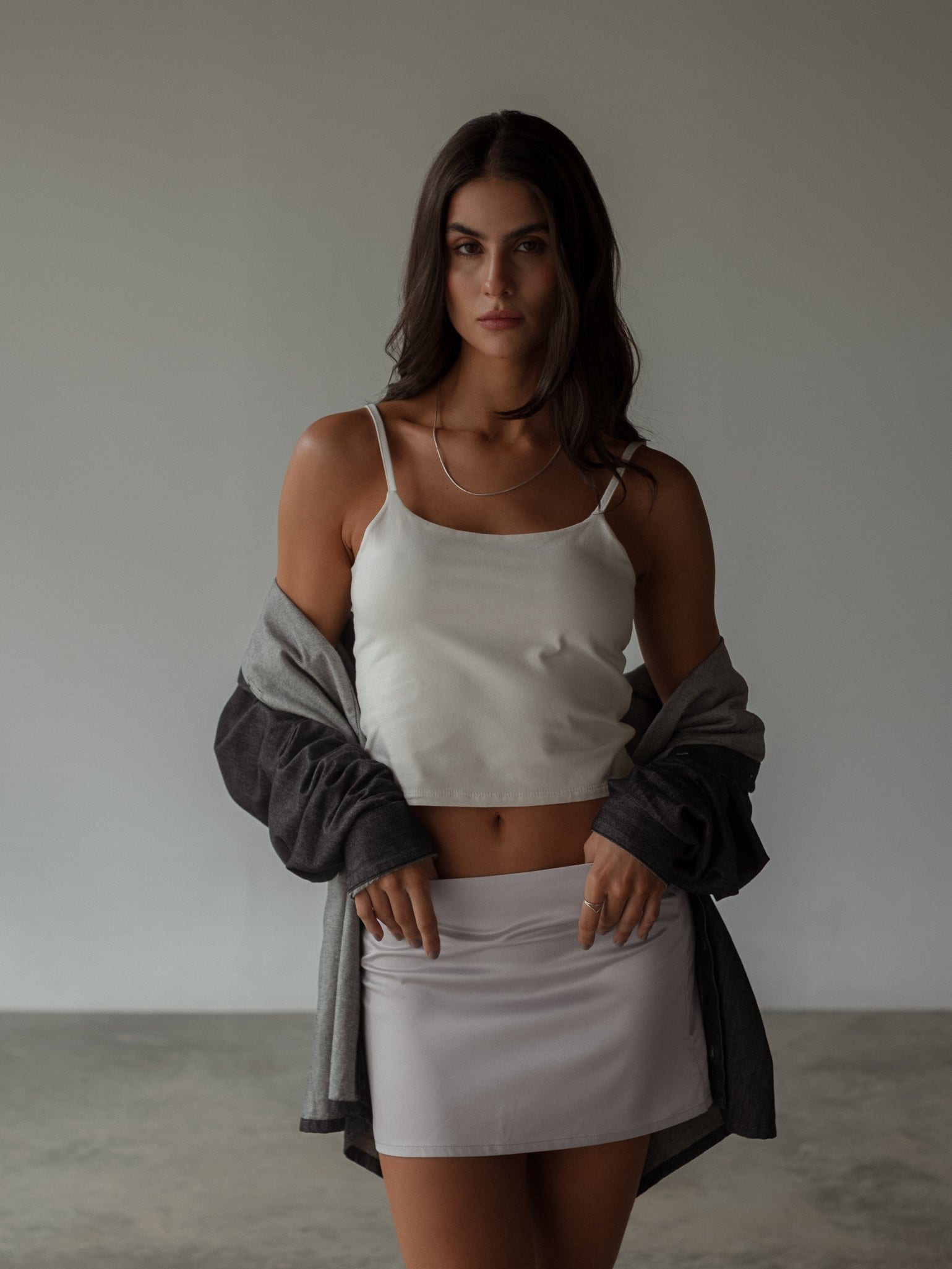 SATIN MINI SKIRT - SILVER - imagen 7