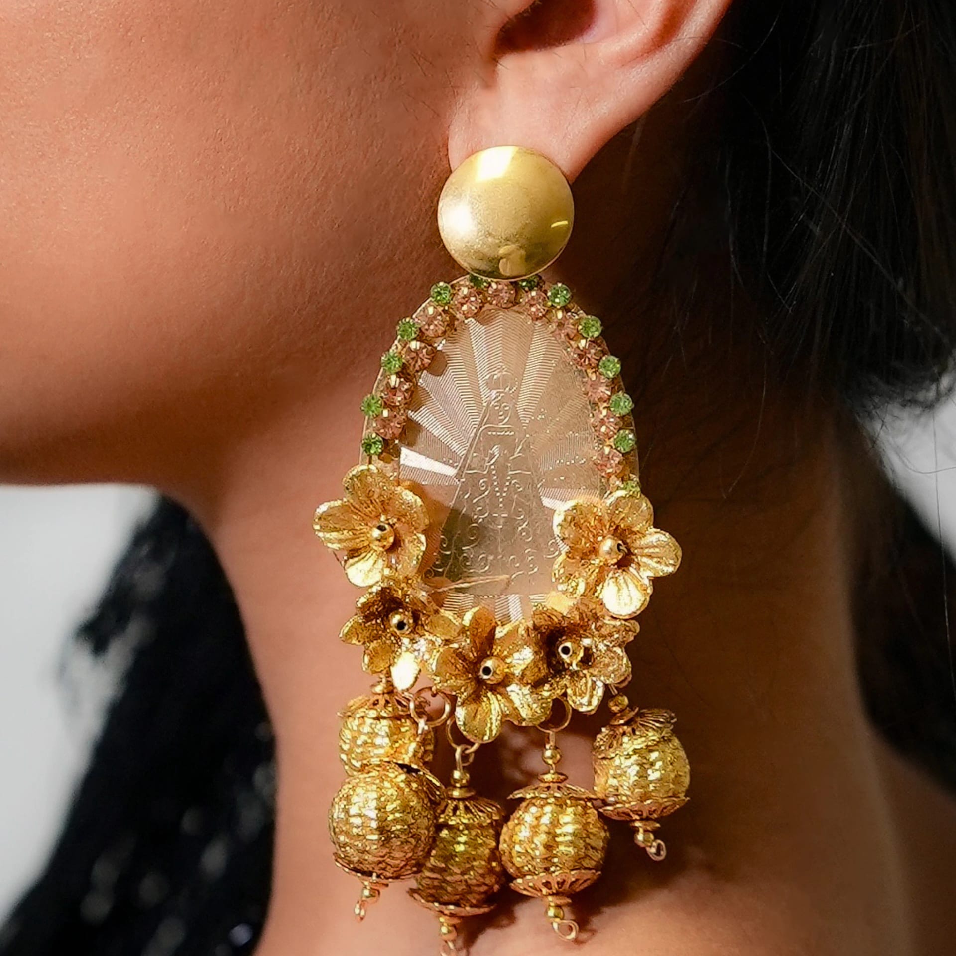 Gold Virgin Mary Earrings - imagen 2