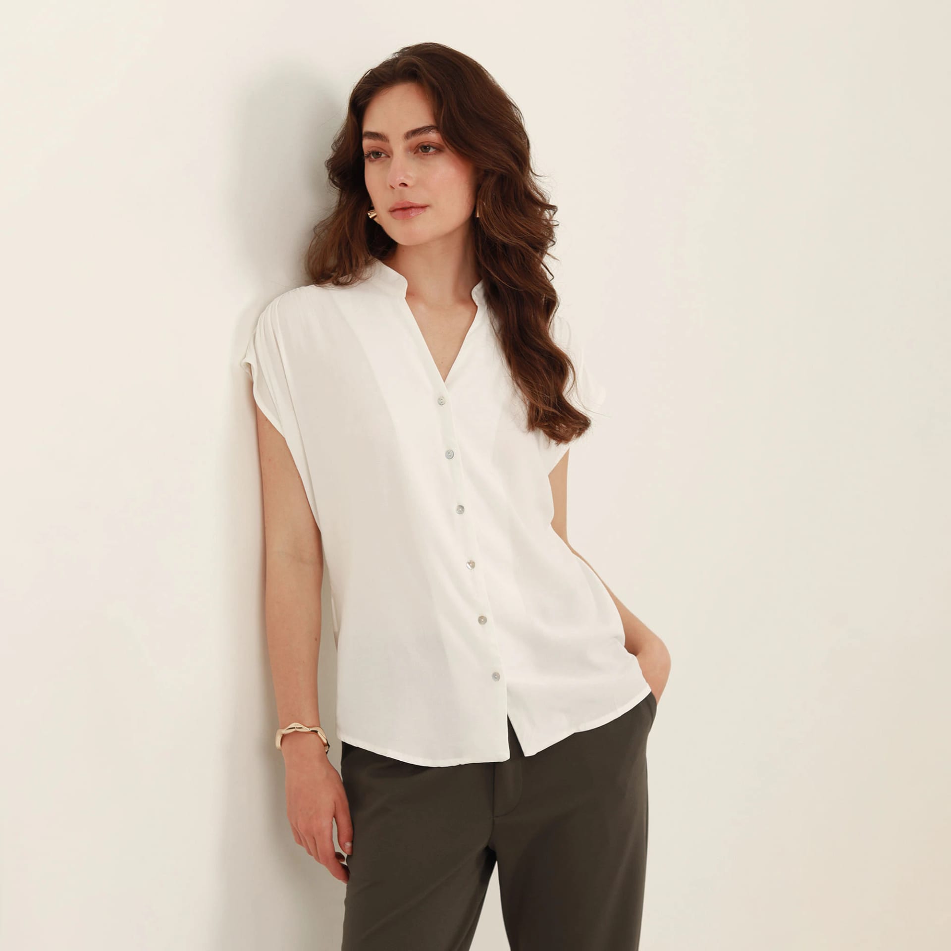 Blusa abierta cuello nerú manga sisa rodada - imagen 10
