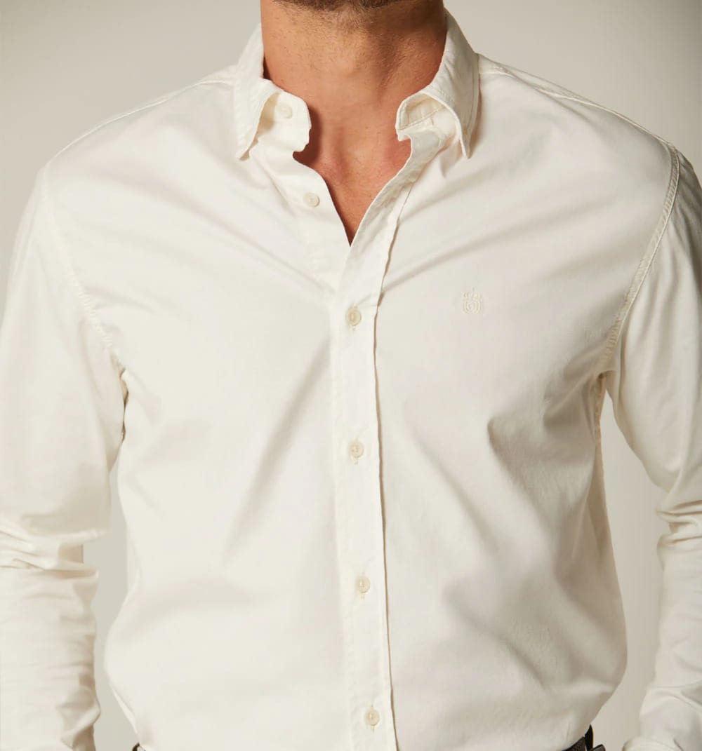 Camisa slim fit para hombre con botón down - imagen 4