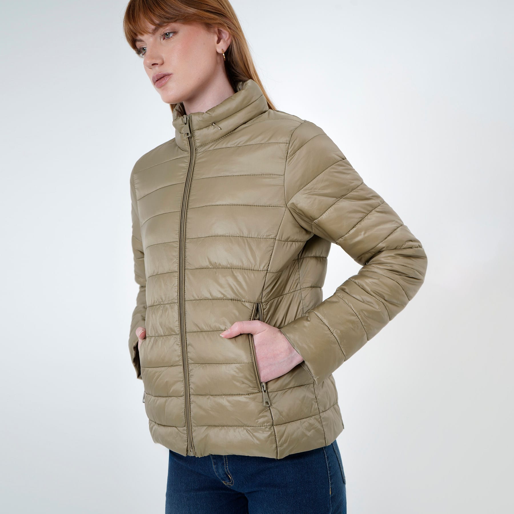 Chaqueta acolchada cuello alto con capucha interna - imagen 42