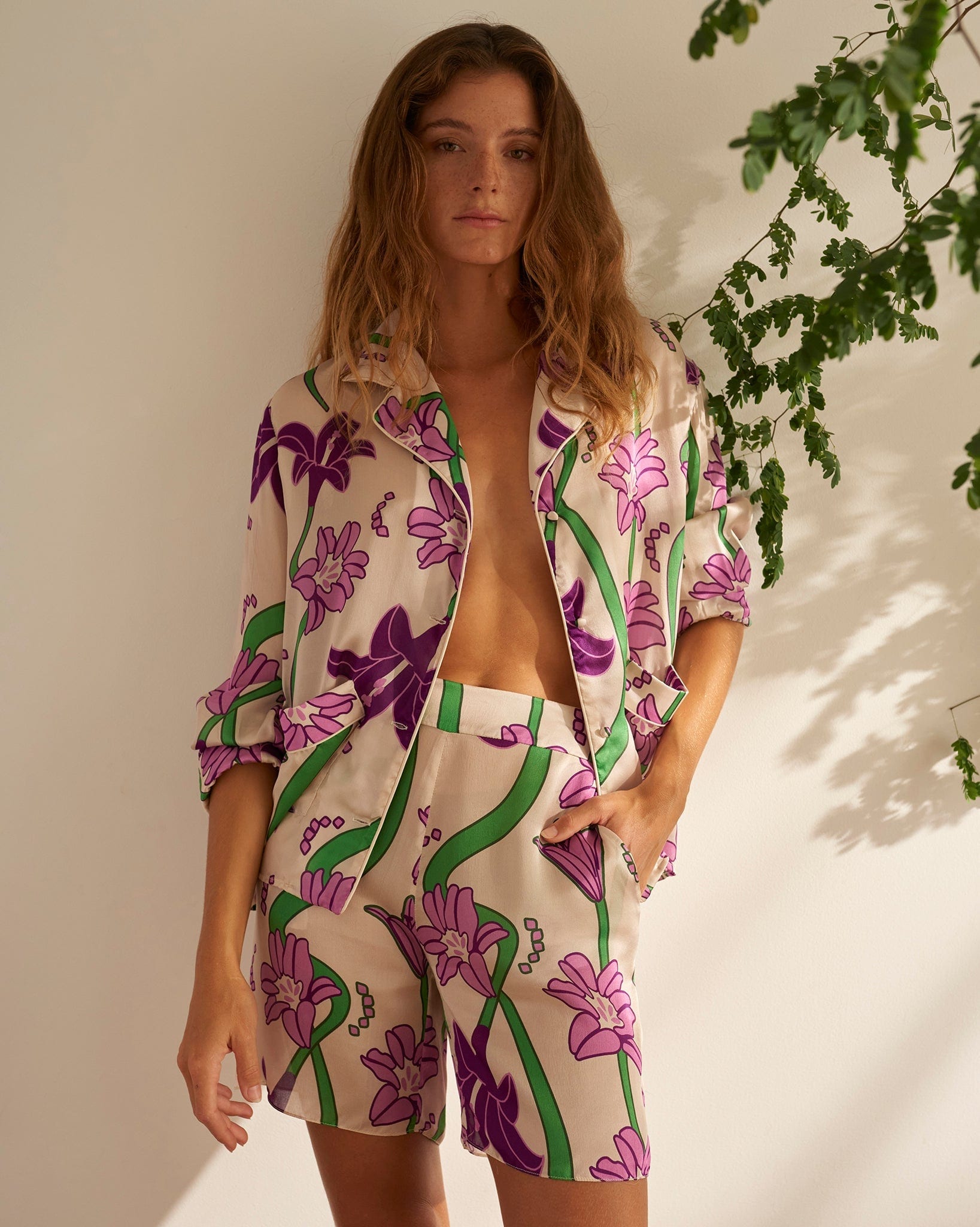 Noches De Luna Silk Shorts / Violet Flowers - imagen 2