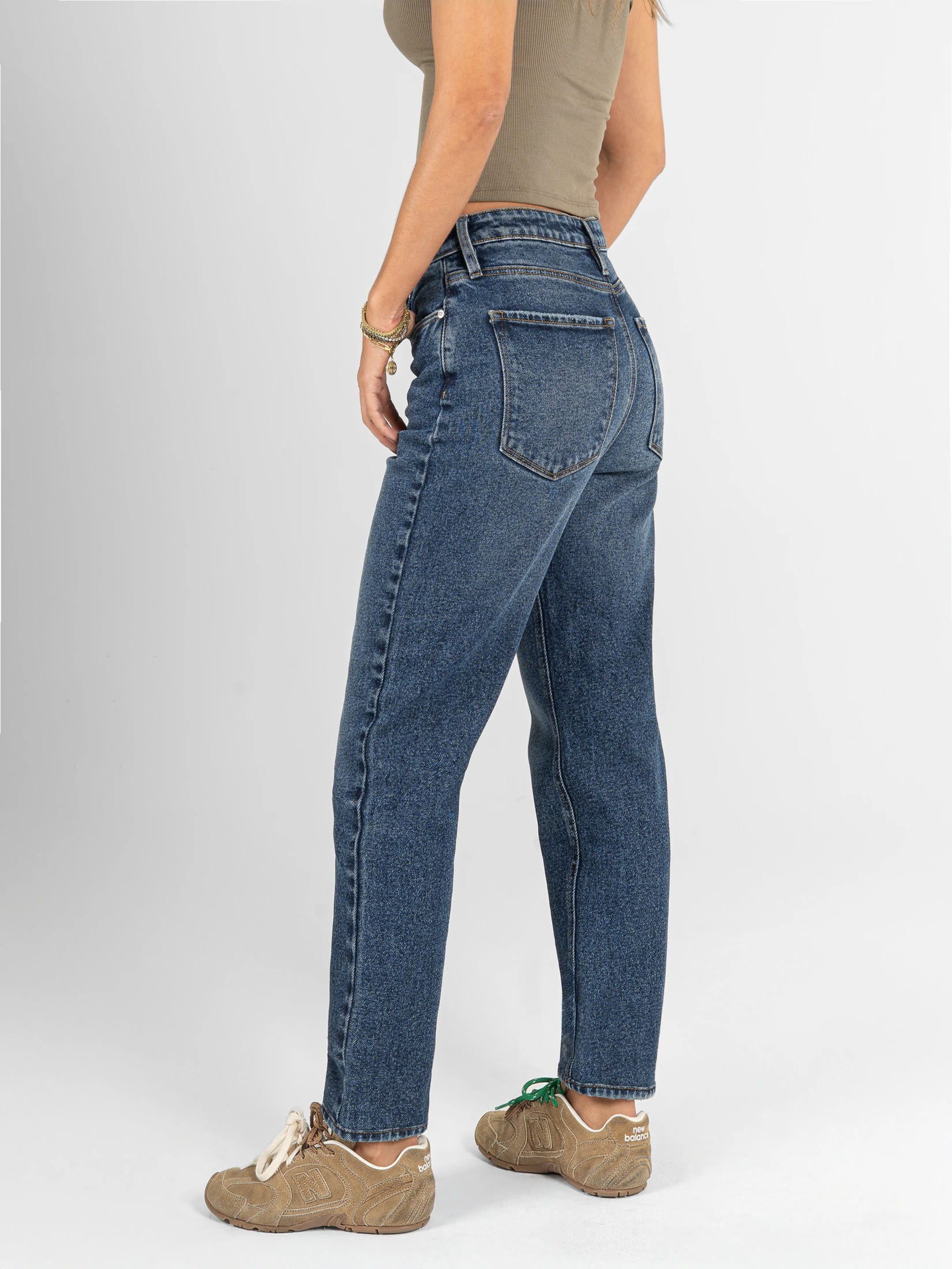 Ref: 066591 Jean Mom fit, slim cropped, stretch, tiro alto, tono azul medio oscuro - imagen 2