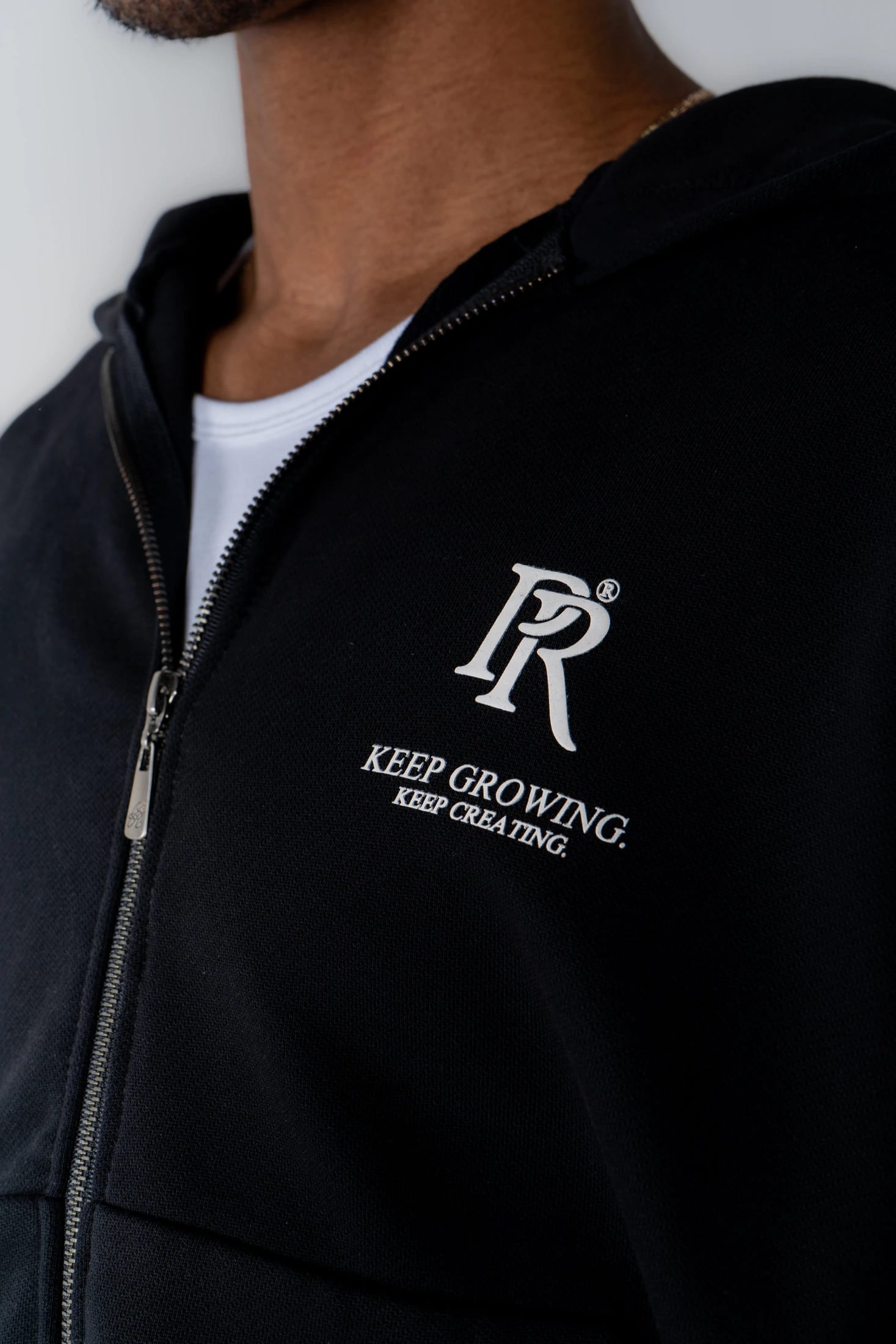 Basic Black Hoodie - imagen 6
