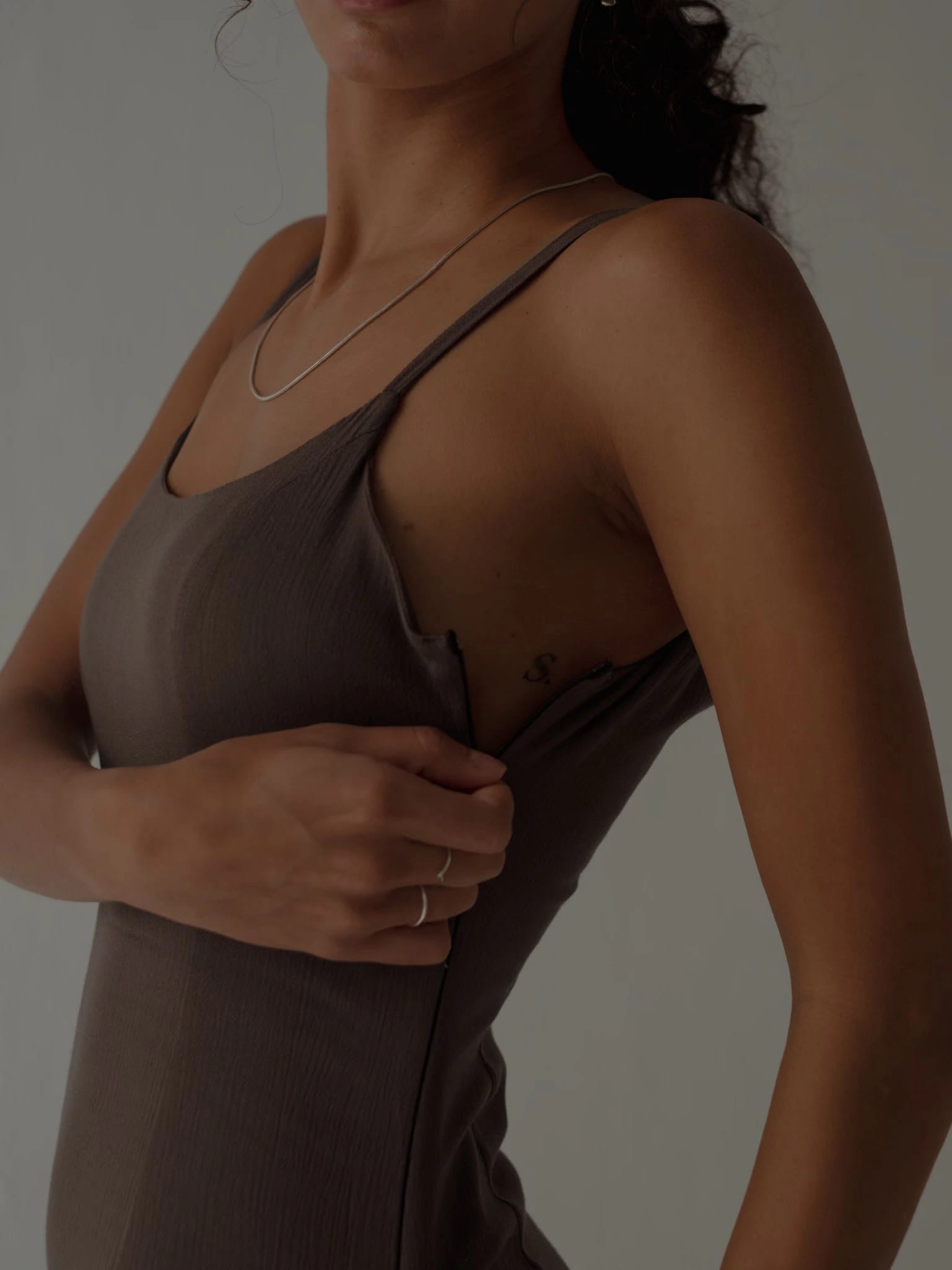 THE MINIMAL DRESS - ESPRESSO - imagen 8