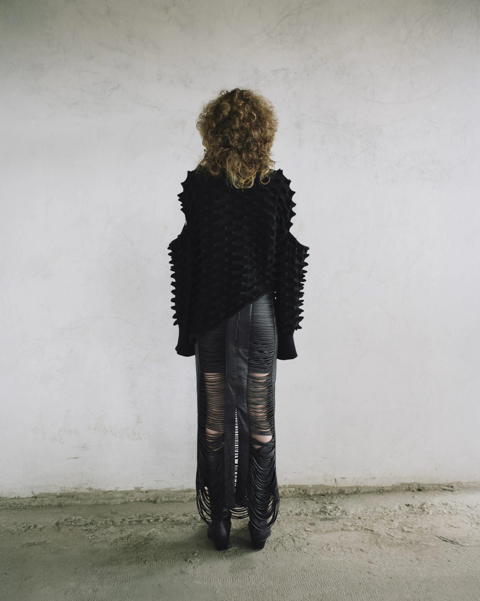 LEATHER SNAKE-LIKE CORD SKIRT - imagen 4