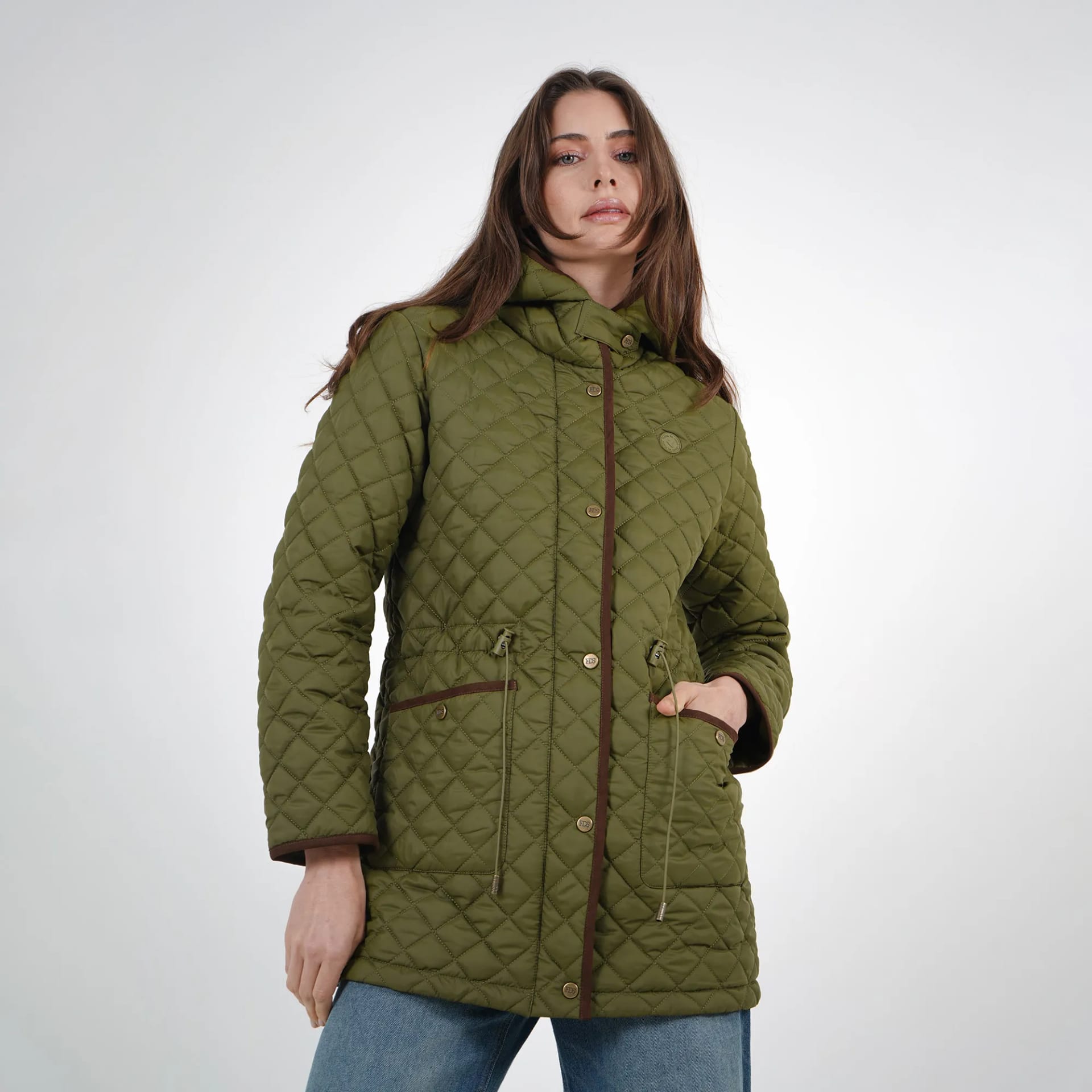 Chaqueta acolchada larga cuello alto con capucha y ajuste en cintura - imagen 41