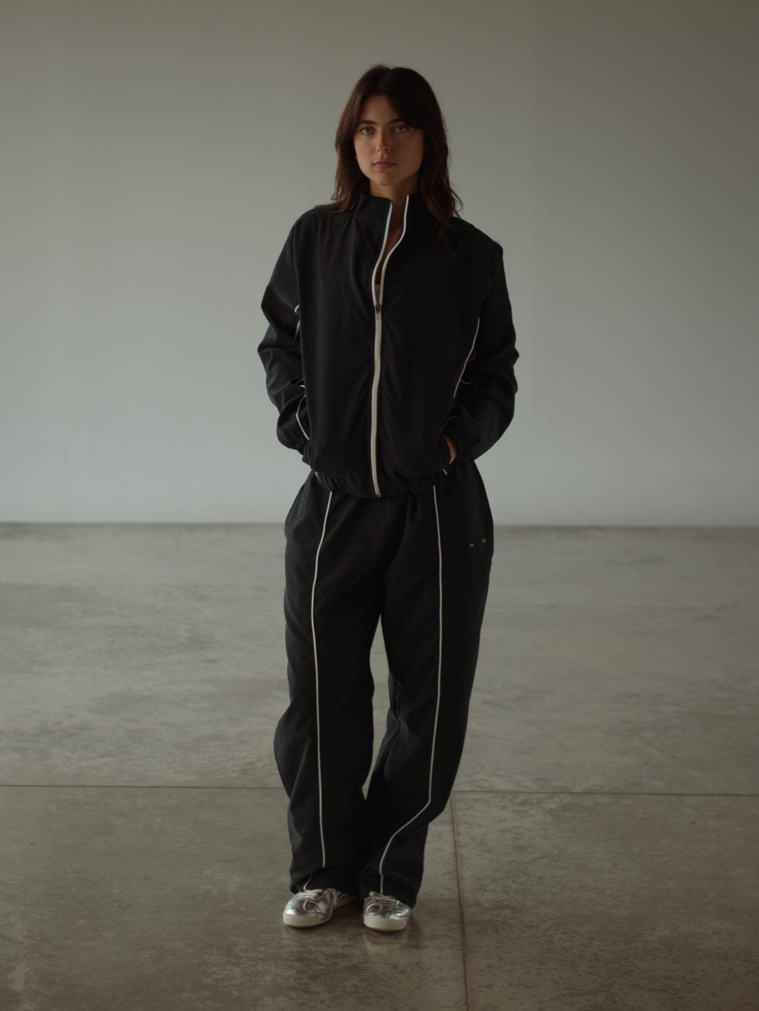 RETRO WINDBREAKER - BLACK - imagen 5