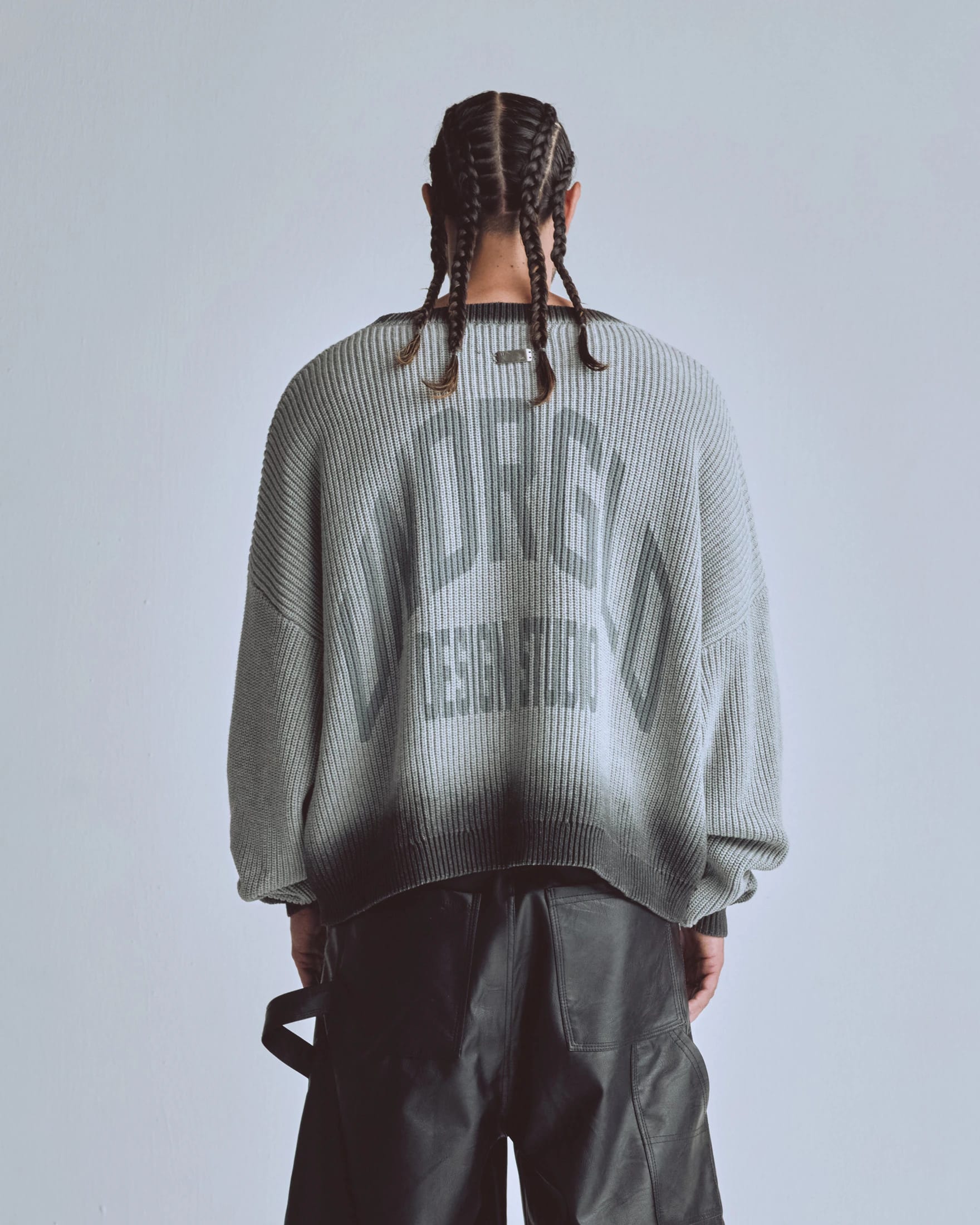 Basics Gradient Knit Crewneck Gradient Gray - imagen 7
