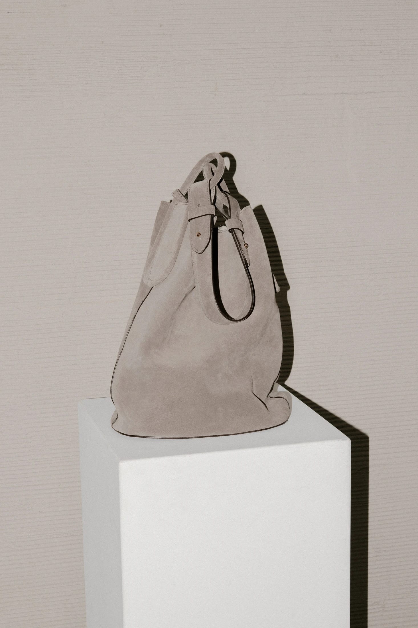 Pre-Order Tierralta Tote Suede Taupe - imagen 3