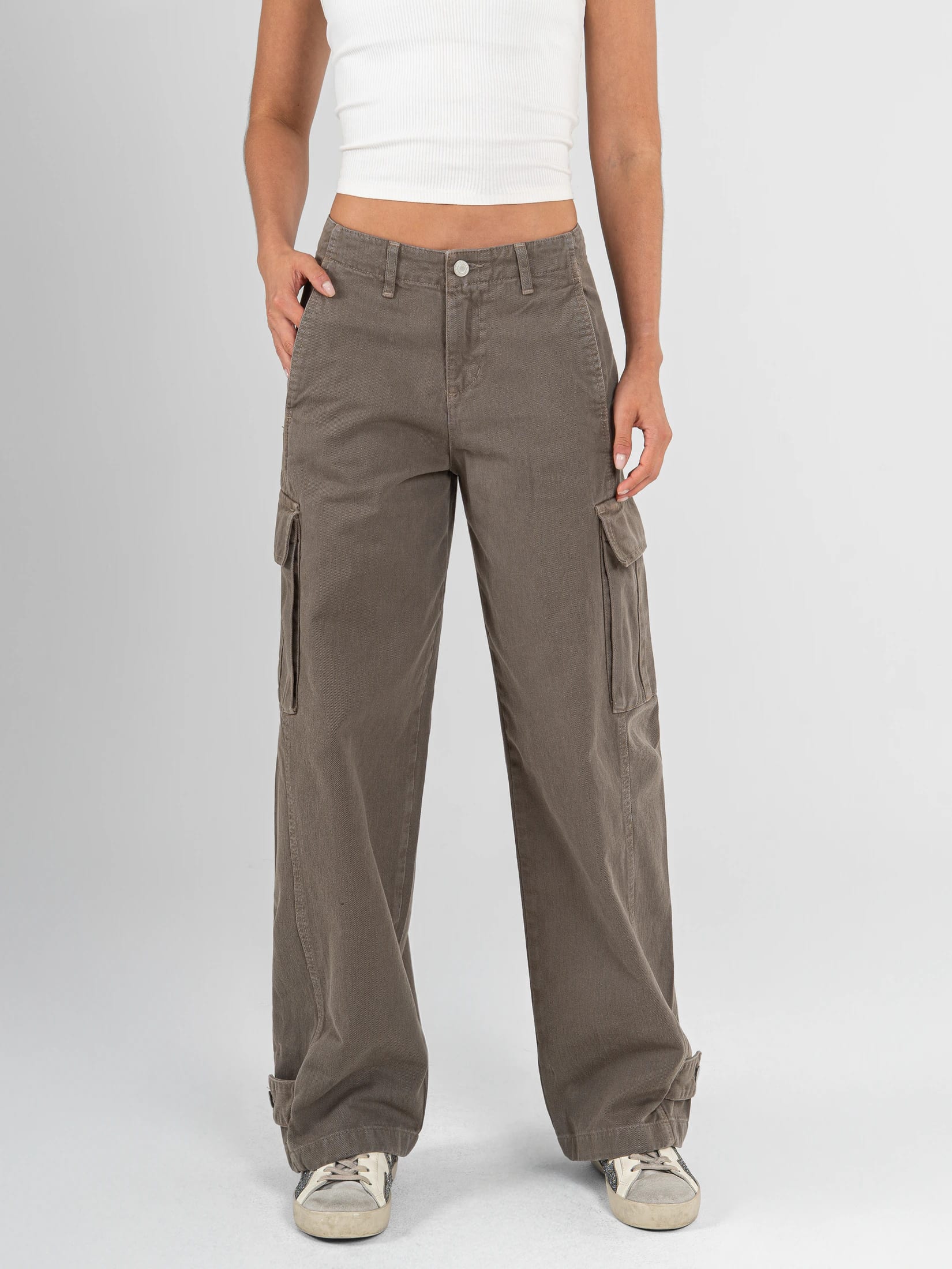 Ref: 0620485 Pantalón Cargo rígido, tiro alto, tono verde, diseño con bolsillos laterales - imagen 1