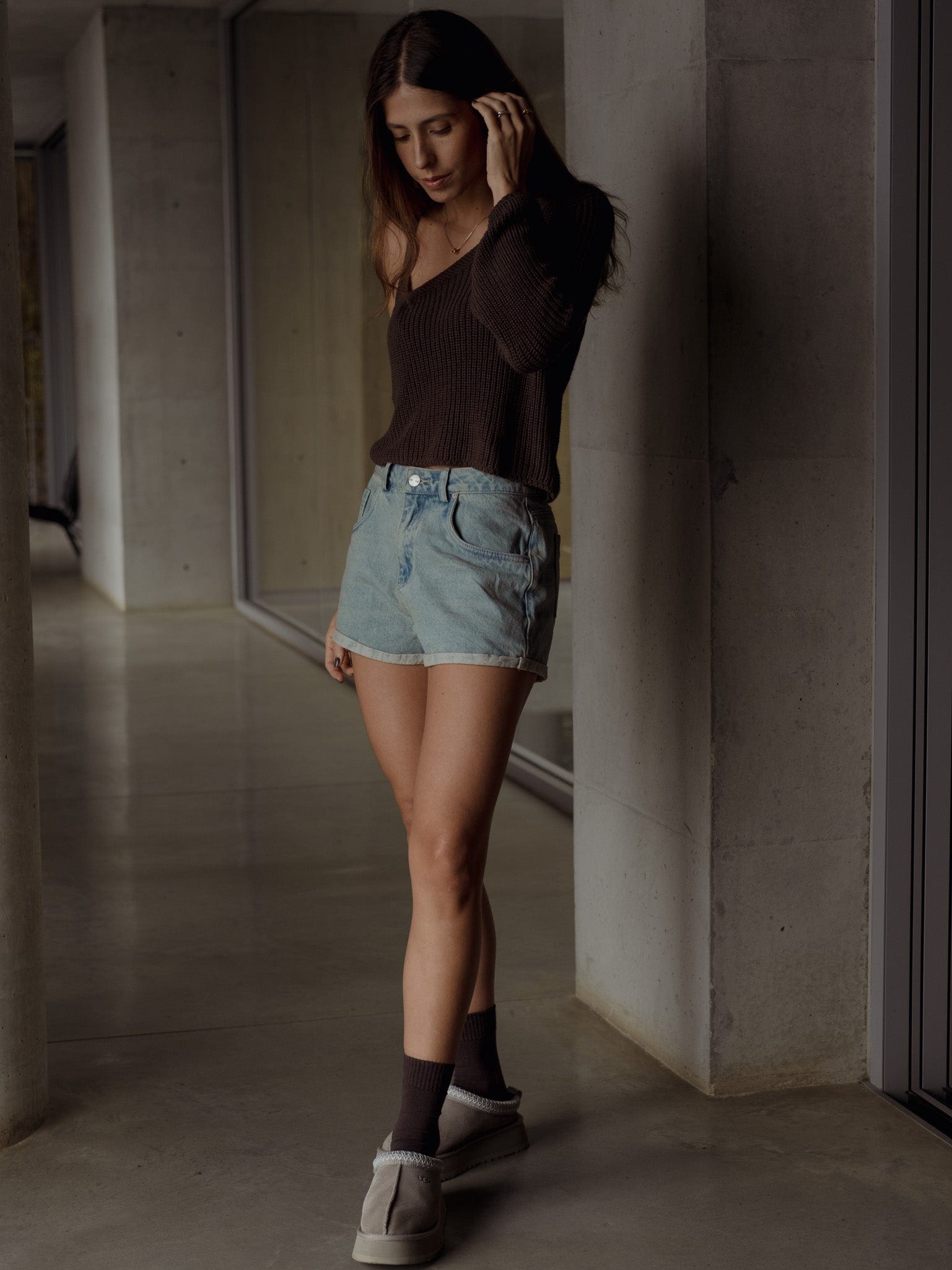 LOW RISE DENIM SHORT  - DIRTY ICE BLUE - imagen 4
