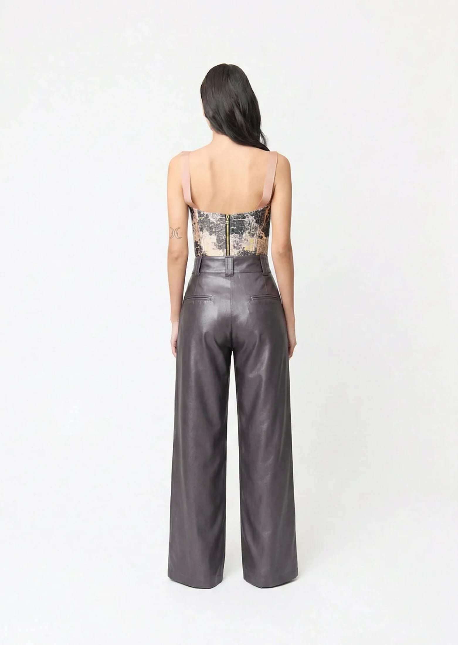 Kia Bustier - imagen 4