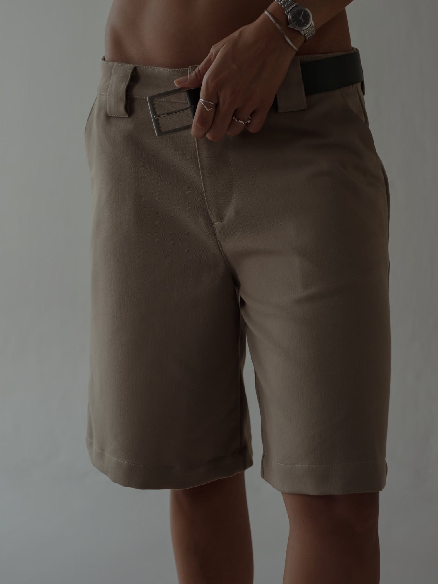 LONG CLASSIC SHORTS - TAUPE - imagen 9