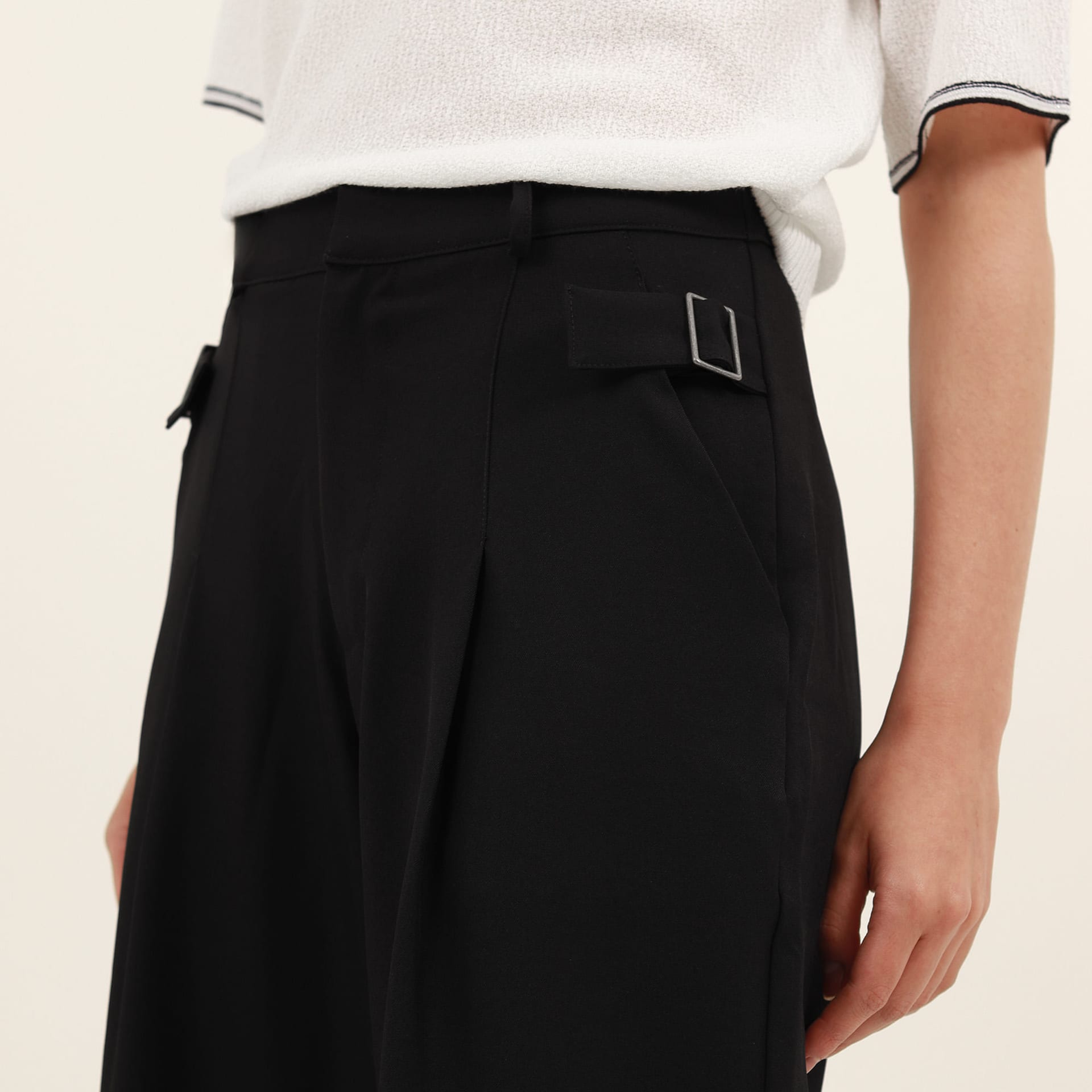 Pantalón bota recta con prenses y charreteras - imagen 4