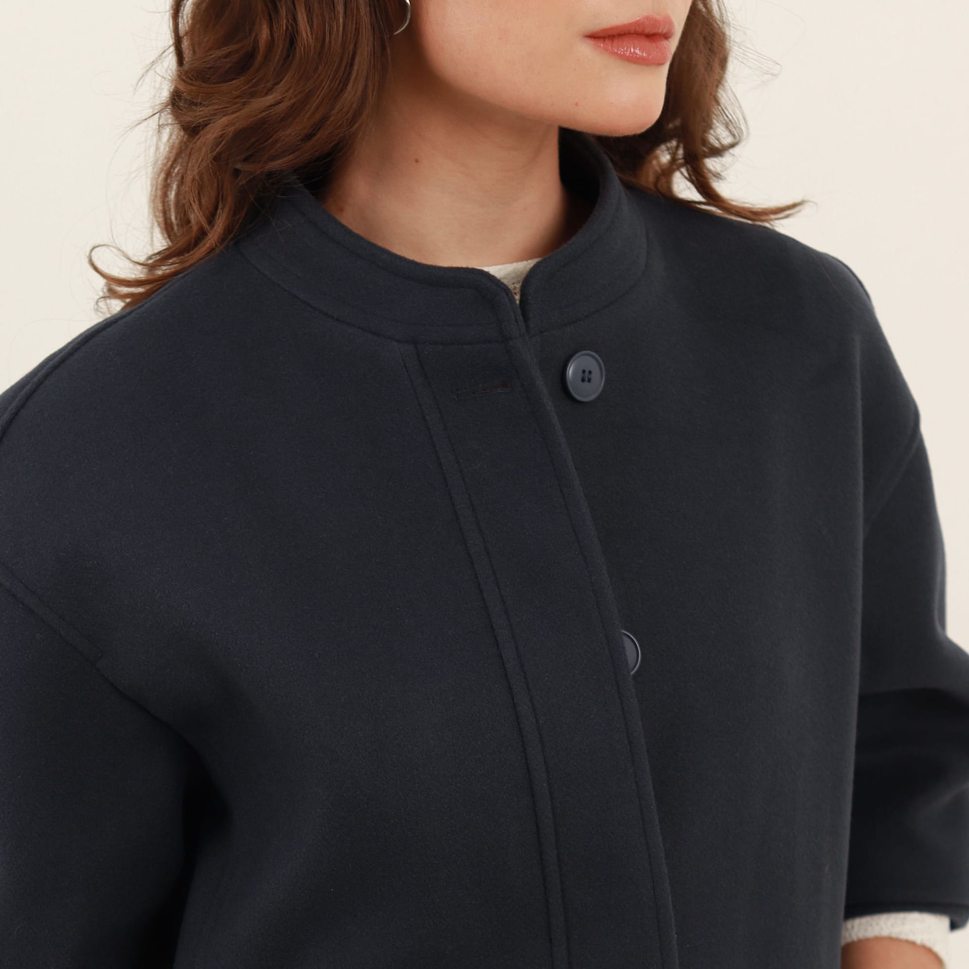 Chaqueta abrigo cuello alto manga rodada - imagen 17