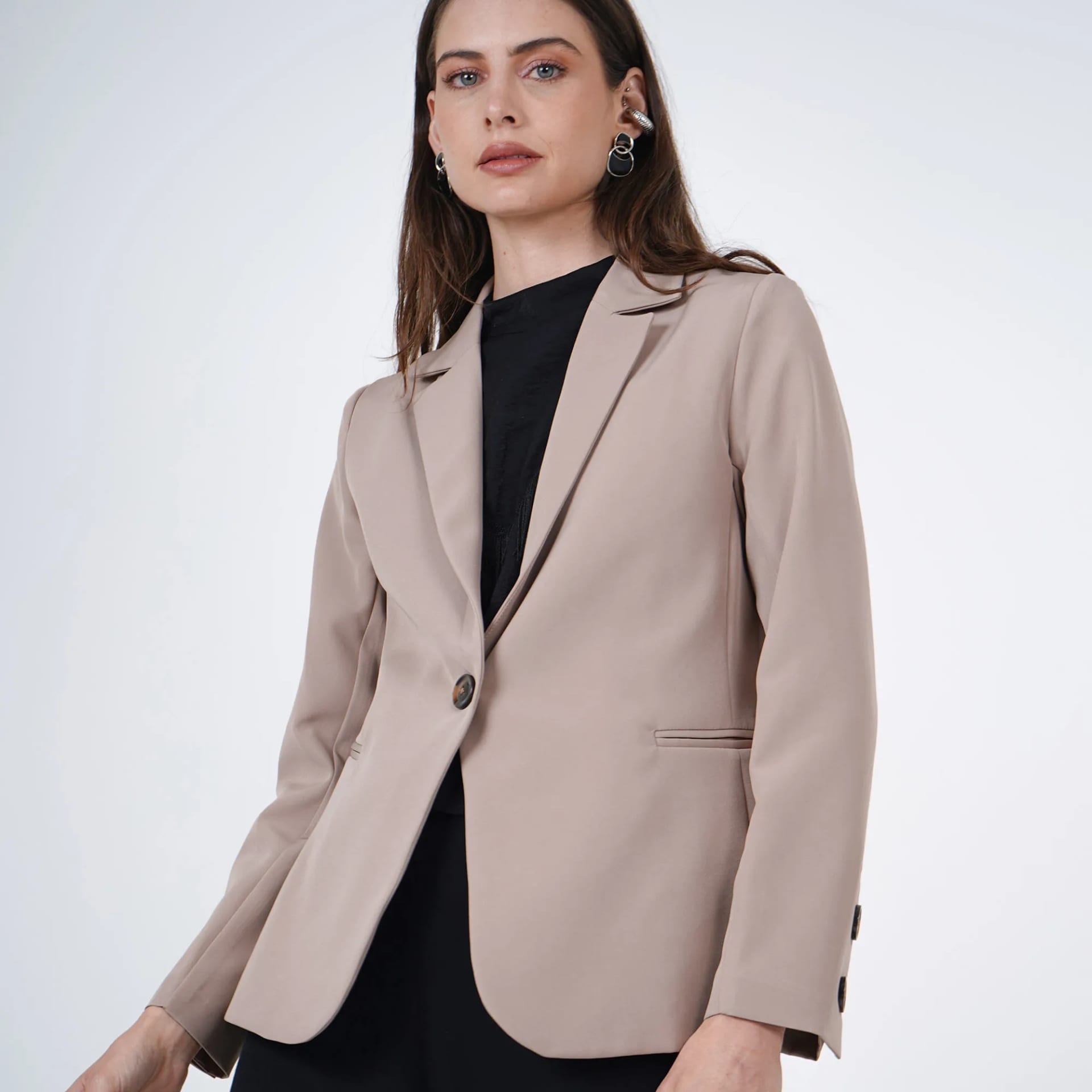 Chaqueta blazer básico con solapa y botones - imagen 17