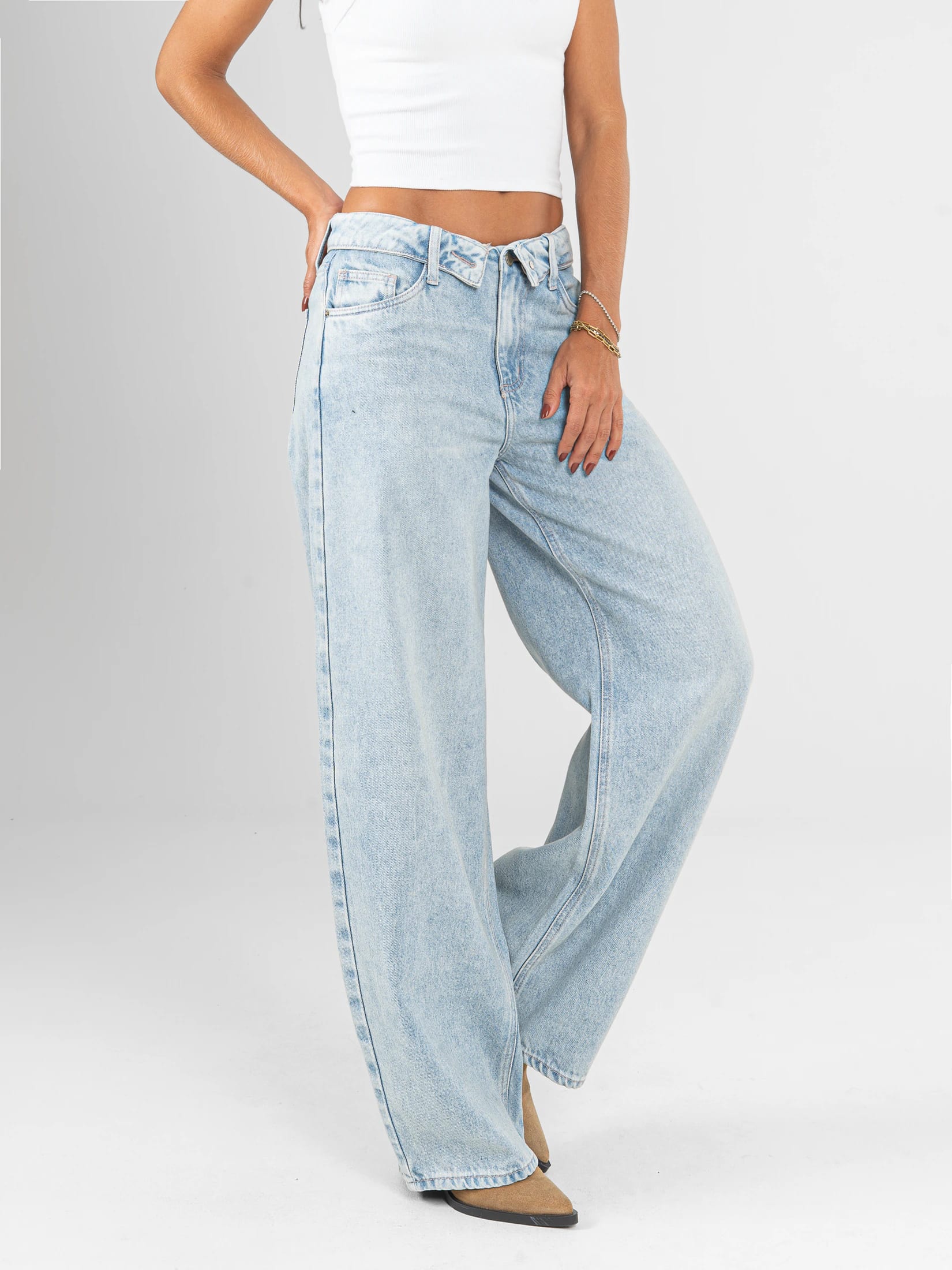 Ref: 066329 Jean wide leg, rígido, tiro medio, detalle en pretina, tono azul claro. - imagen 4