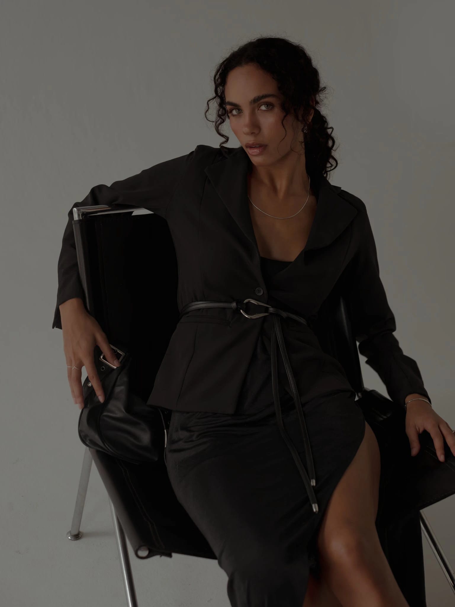 WAIST CLASSIC BLAZER - BLACK - imagen 12