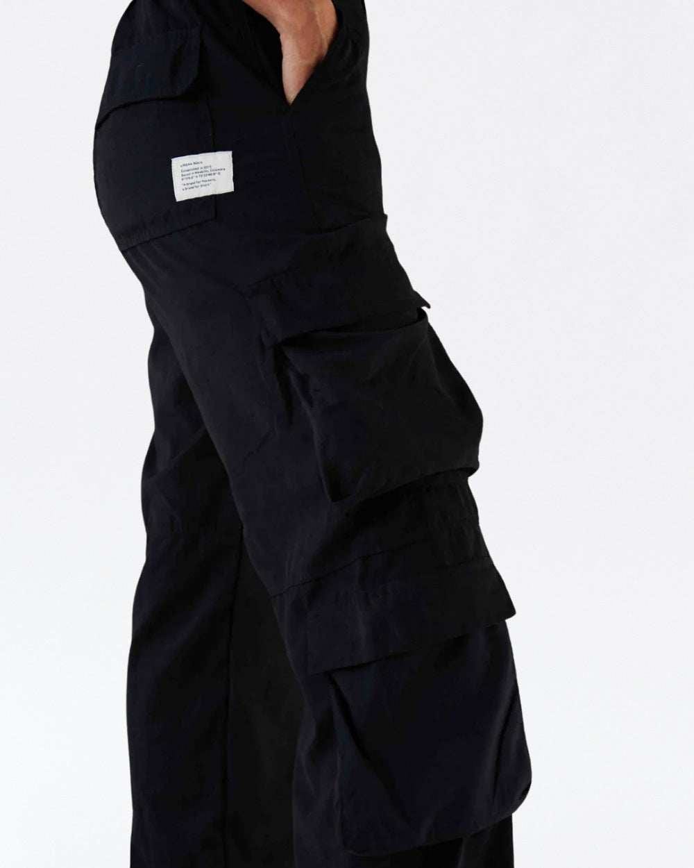 BLACK PARACHUTE PANTS - imagen 4