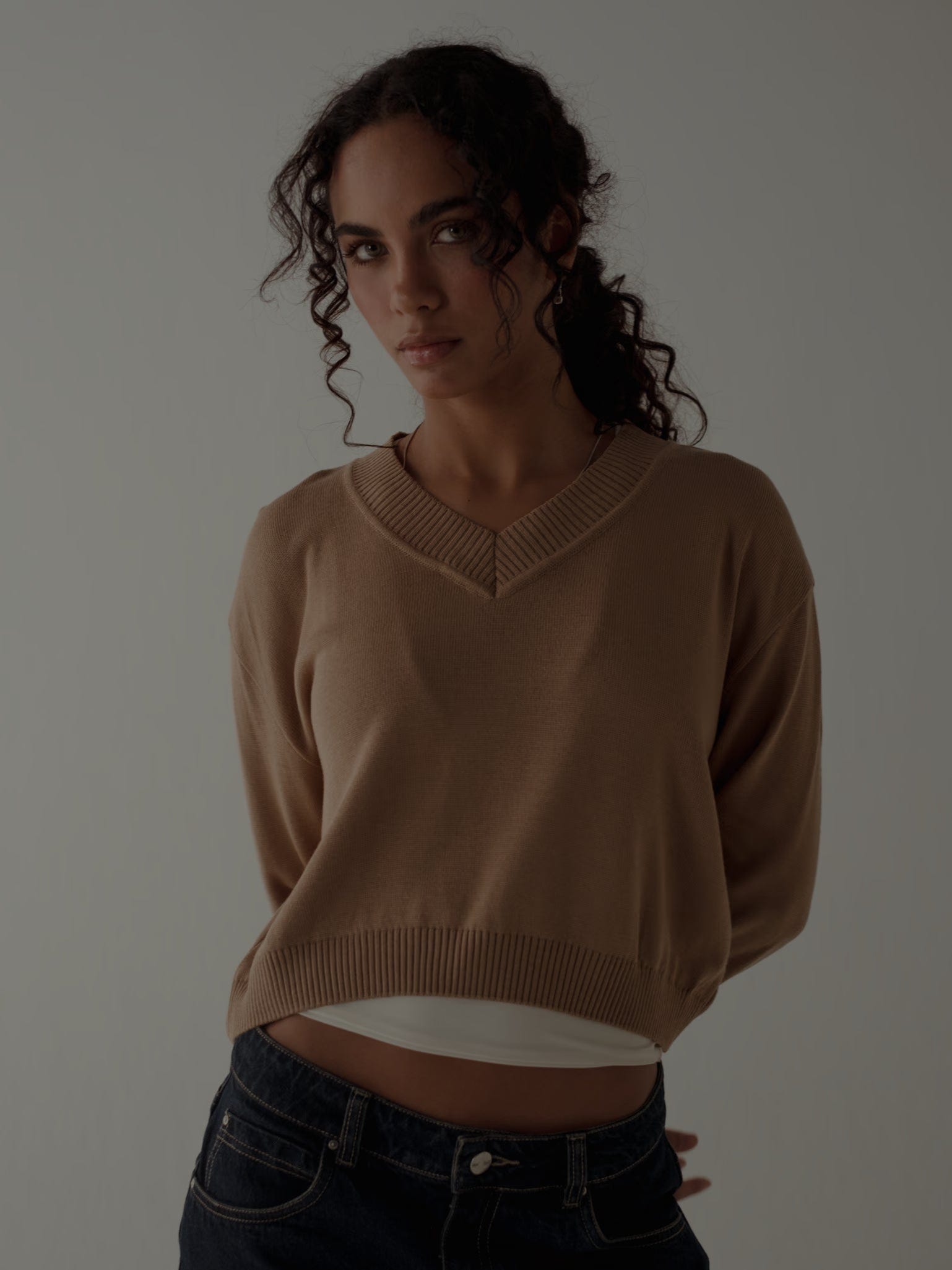 ONE HALF V-NECK KNIT SWEATER - SEPIA - imagen 2
