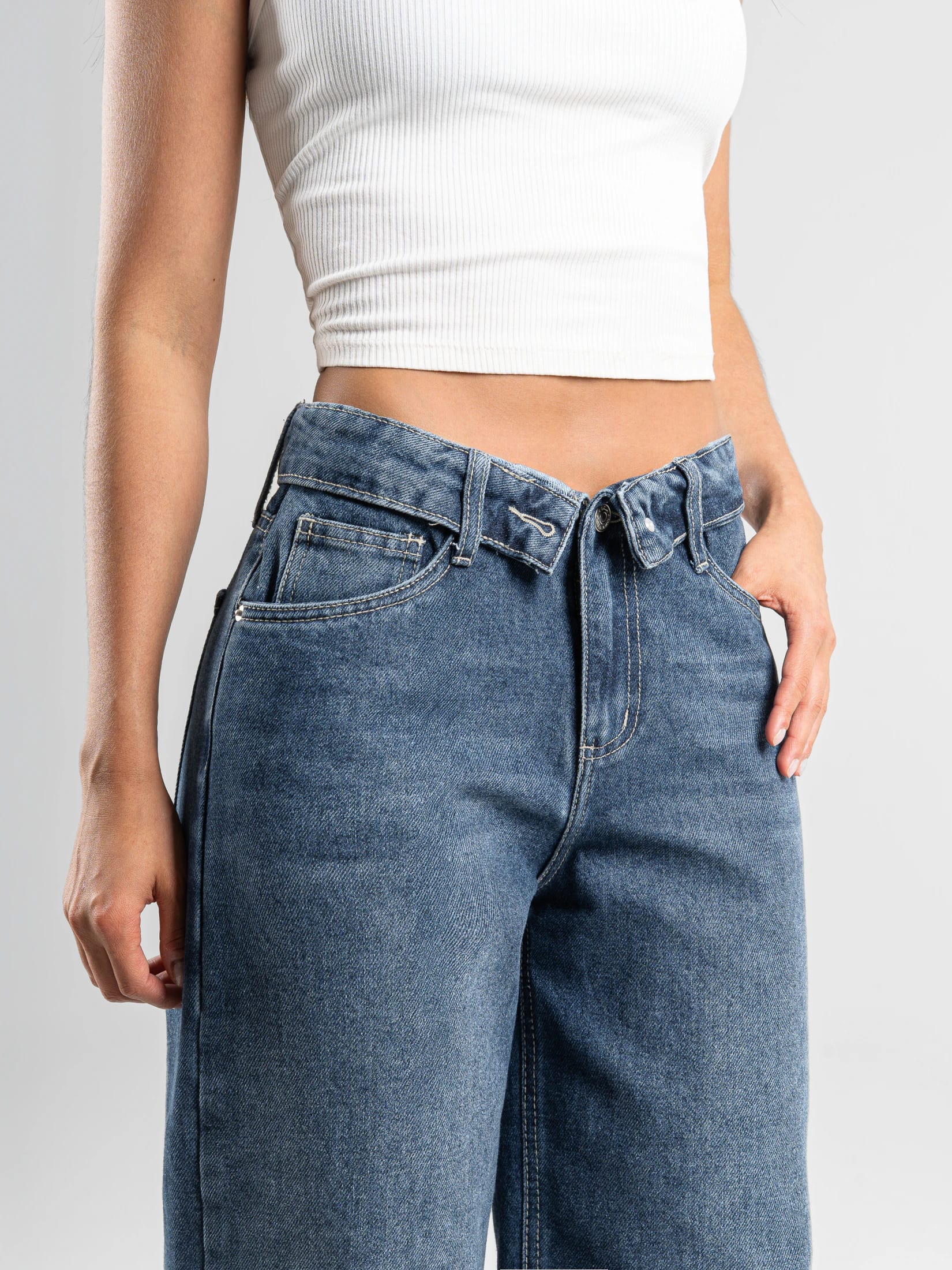 Ref: 066570 Jean wide leg, rígido, tiro medio, detalle en pretina, tono azul medio oscuro - imagen 4